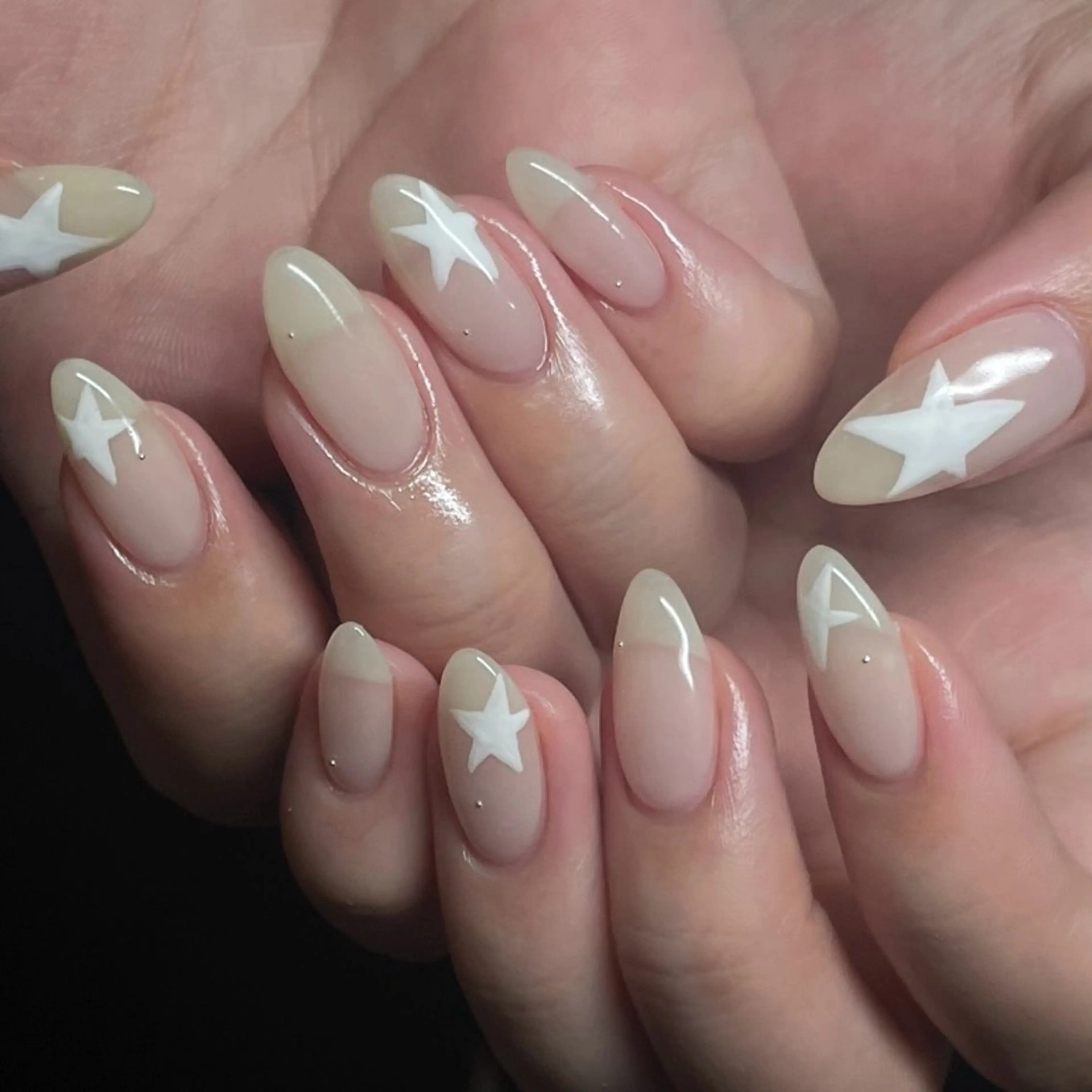 ネイル アートネイル シンプルネイル ホワイト 🦋hana / nail / AOのネイルデザイン