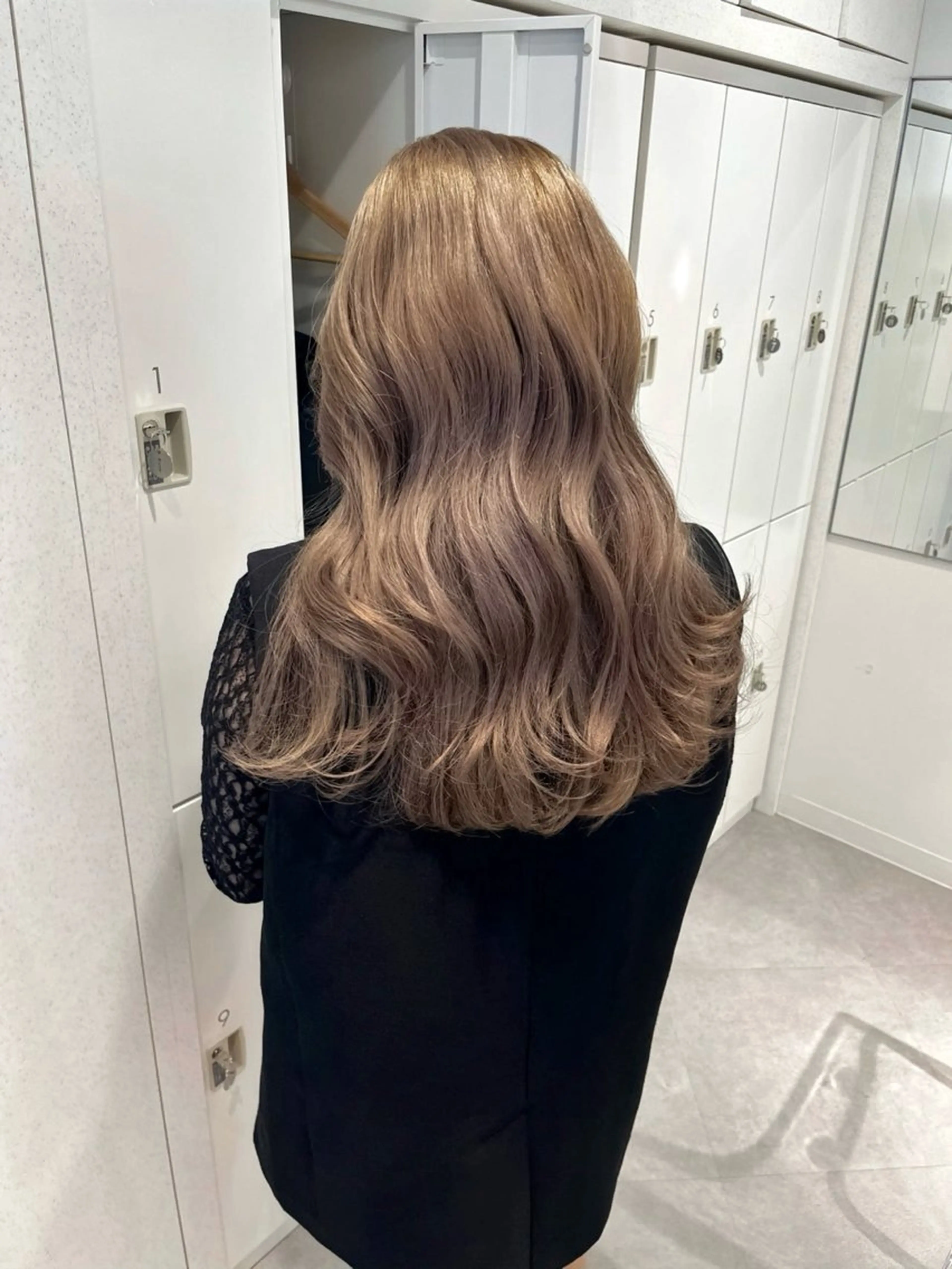 ロング カラー ベージュカラー ブリーチ ケアブリーチ ハイトーンカラー ヘアカラー トリートメント 韓国ハッシュカット/ 新宿/髪質改善/岡崎のヘアスタイル