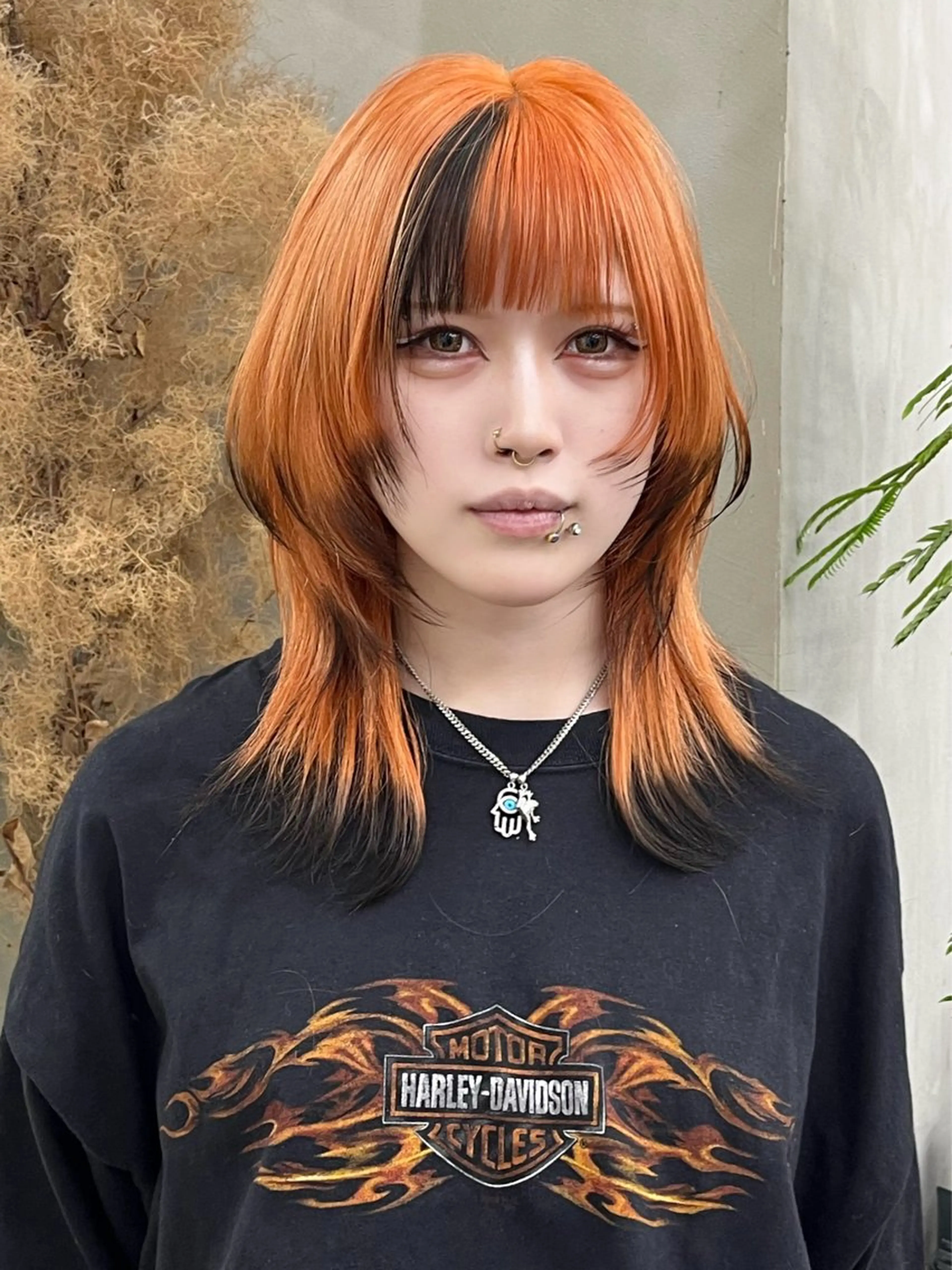 セミロング カラー イツク ⚡️ ルーツ/ハイトーンのヘアスタイル