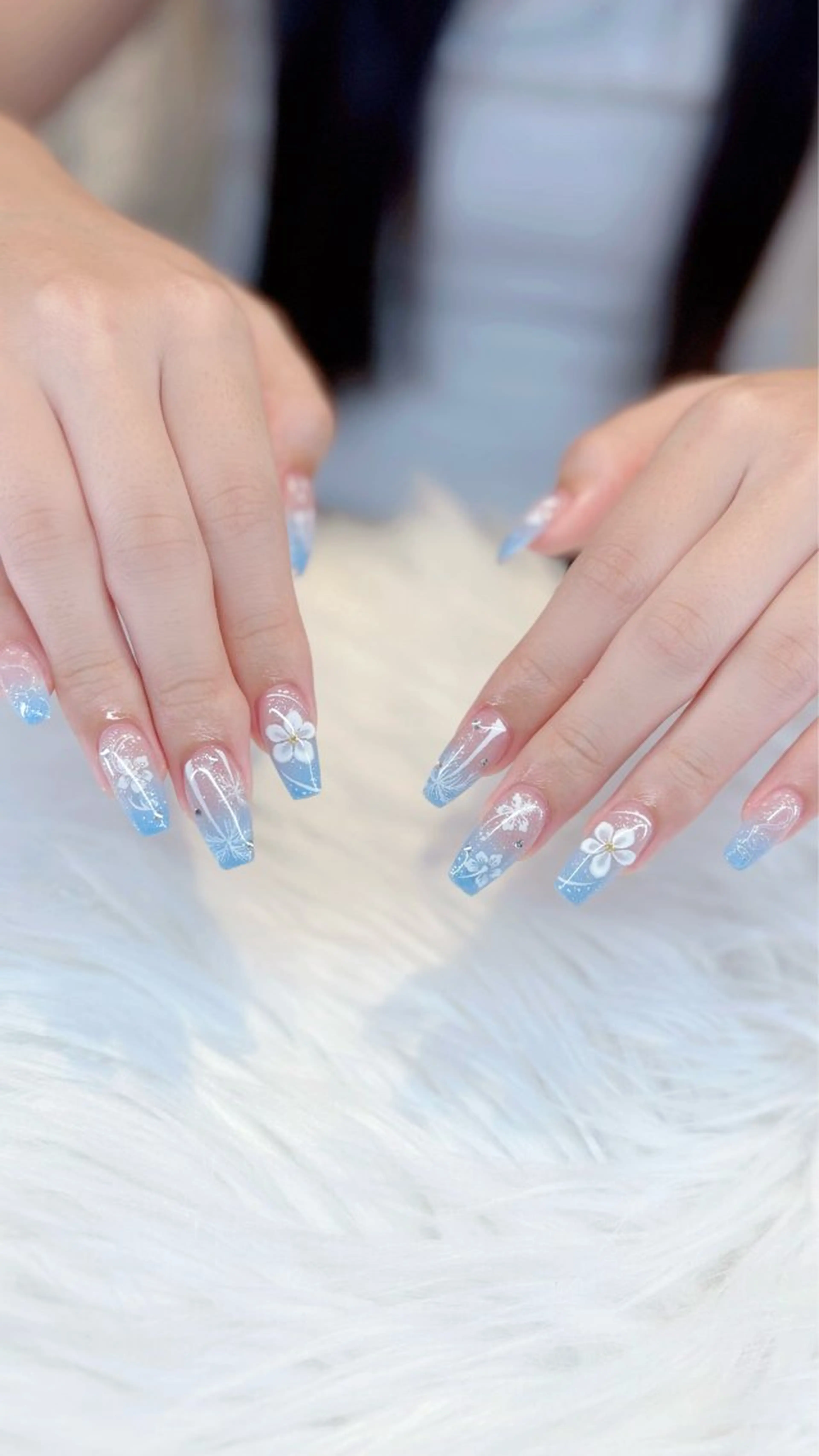 ネイル グラデーション キラキラネイル 夏ネイル ハンドネイル ぷりゅねる 心斎橋のネイルデザイン