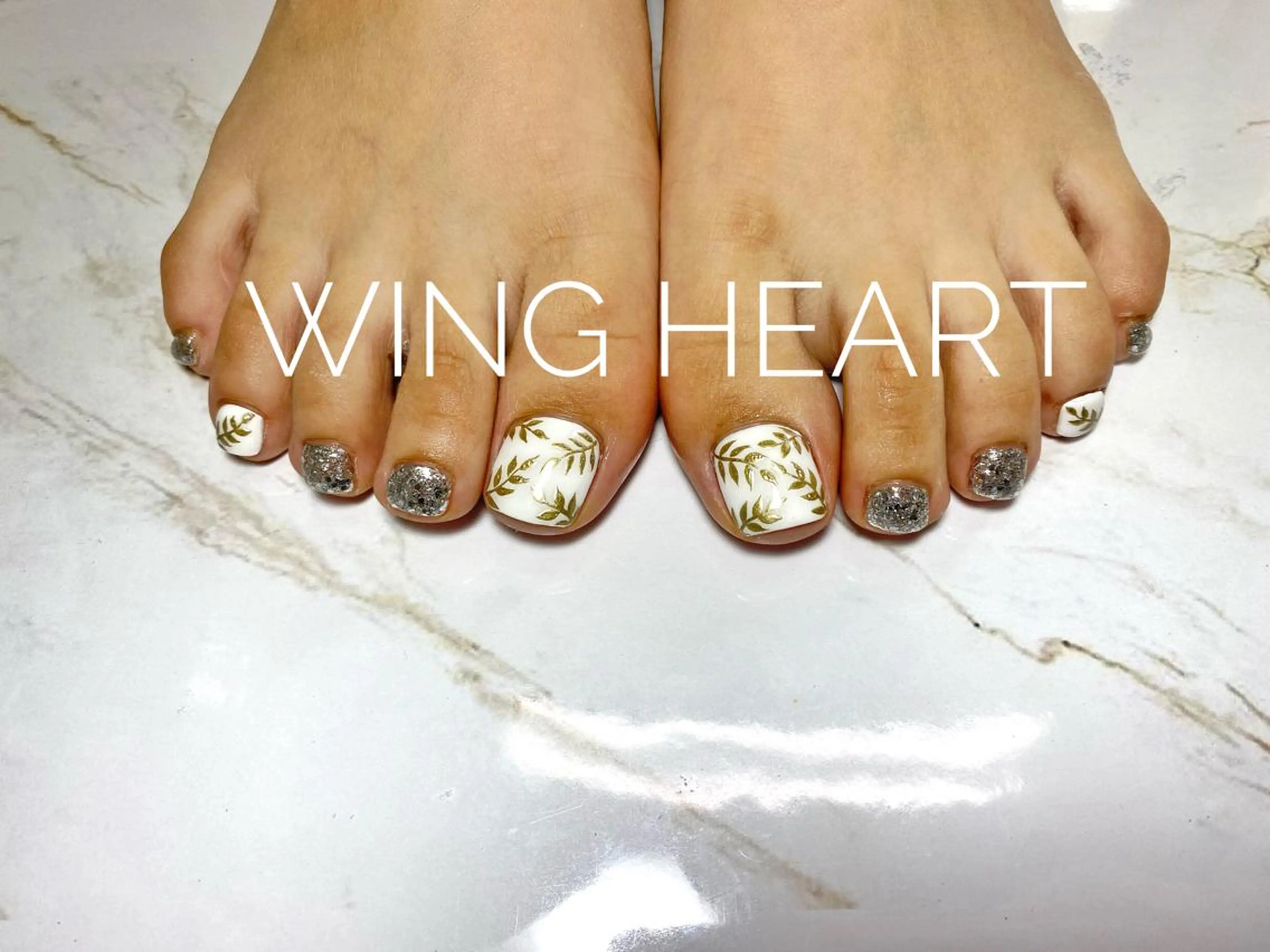 ネイル フットネイル O. AKINAのネイルデザイン