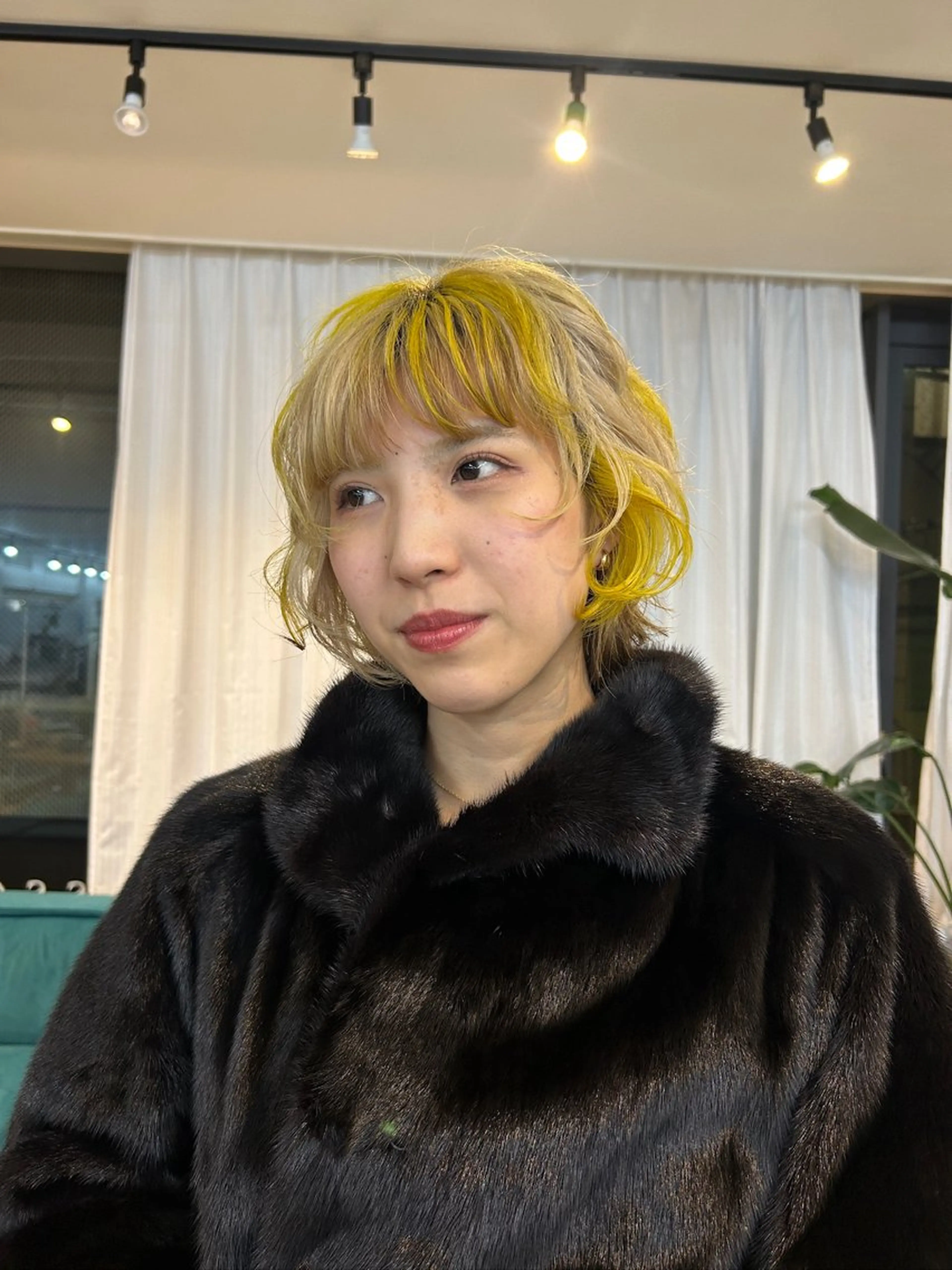 ショート ヘアカラー Hiyo 海外レイヤーカットのヘアスタイル