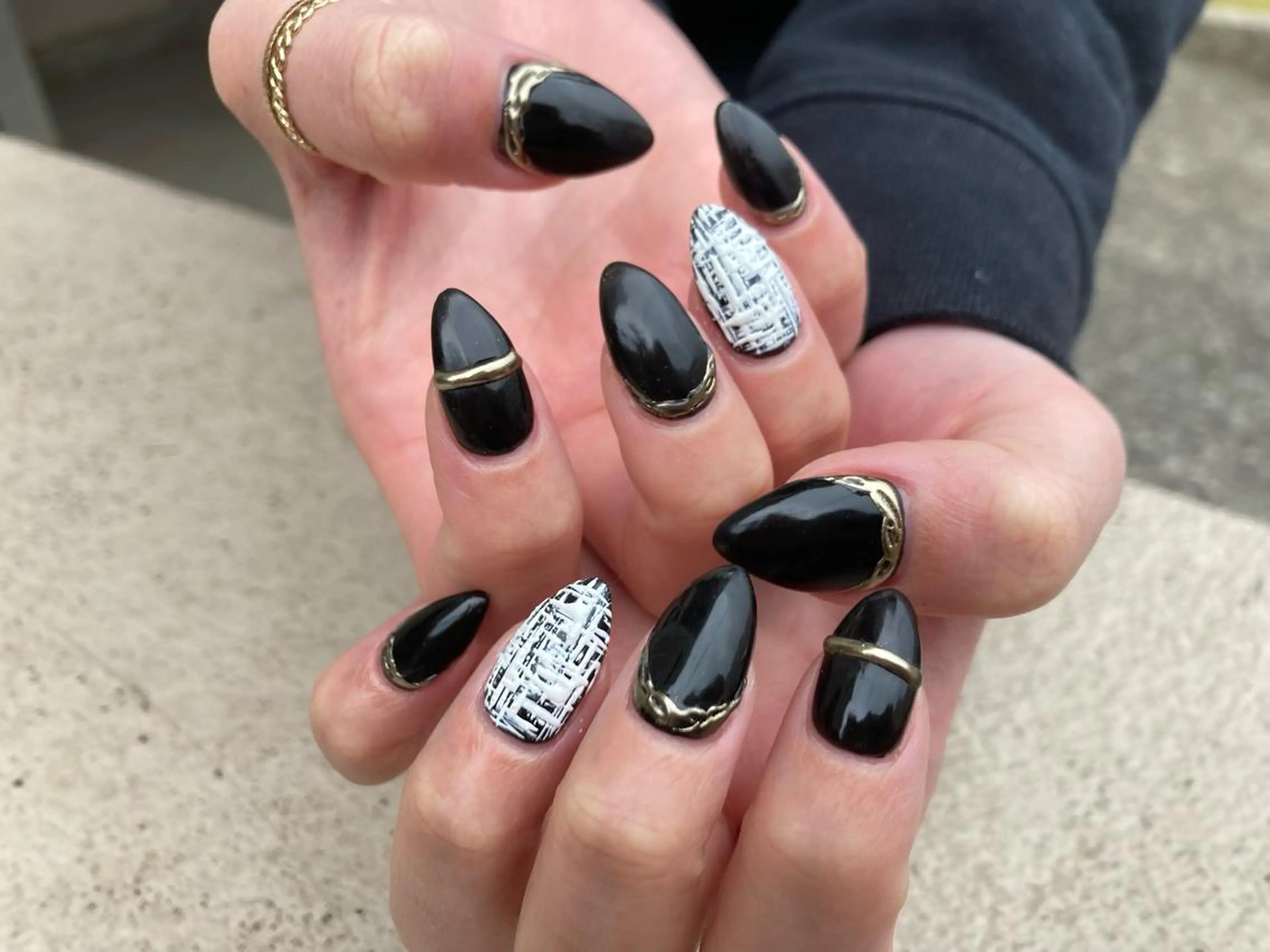 ミディアム ネイル ハンドネイル フットネイル ✴︎ Delightのネイルデザイン