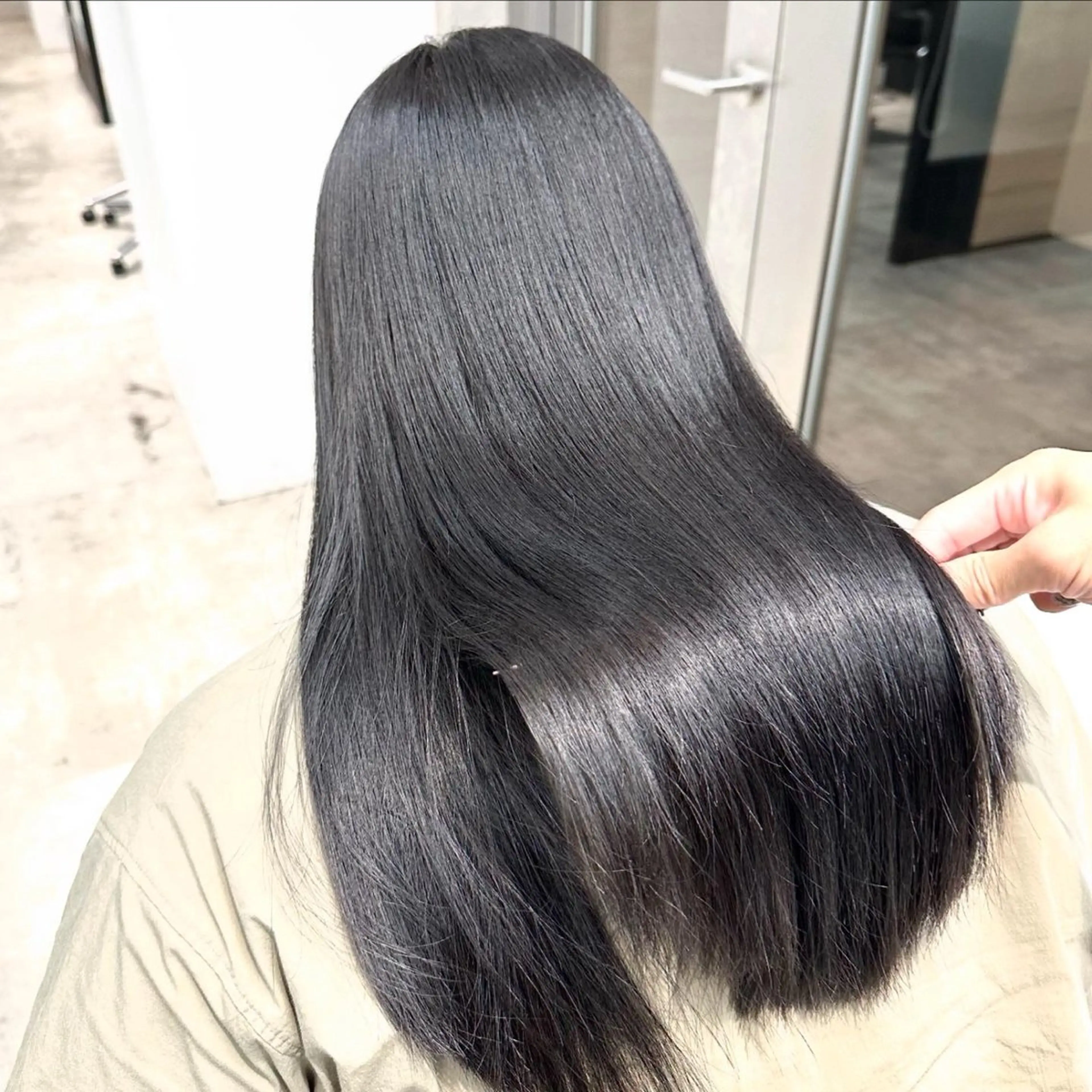 ロング カラー パーマ ヘアアレンジ 髪質改善 縮毛矯正 トリートメント ストレートパーマ 縮毛矯正 トリートメント 縮毛矯正/髪質改善/ ブリーチ毛/木元渓太のヘアスタイル