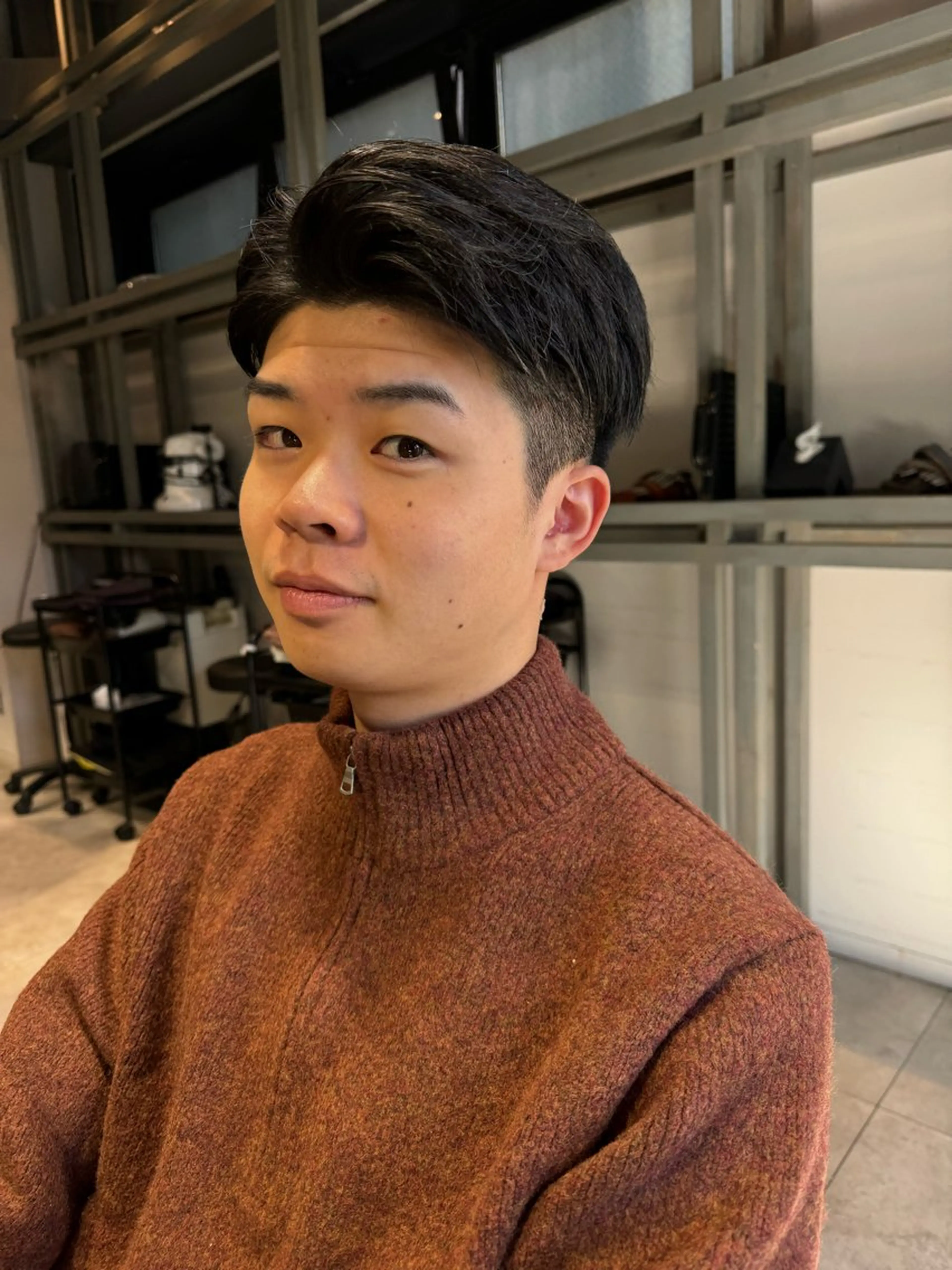 ミディアム メンズ ビジネス カット 似合う髪型が 分からない方へのヘアスタイル