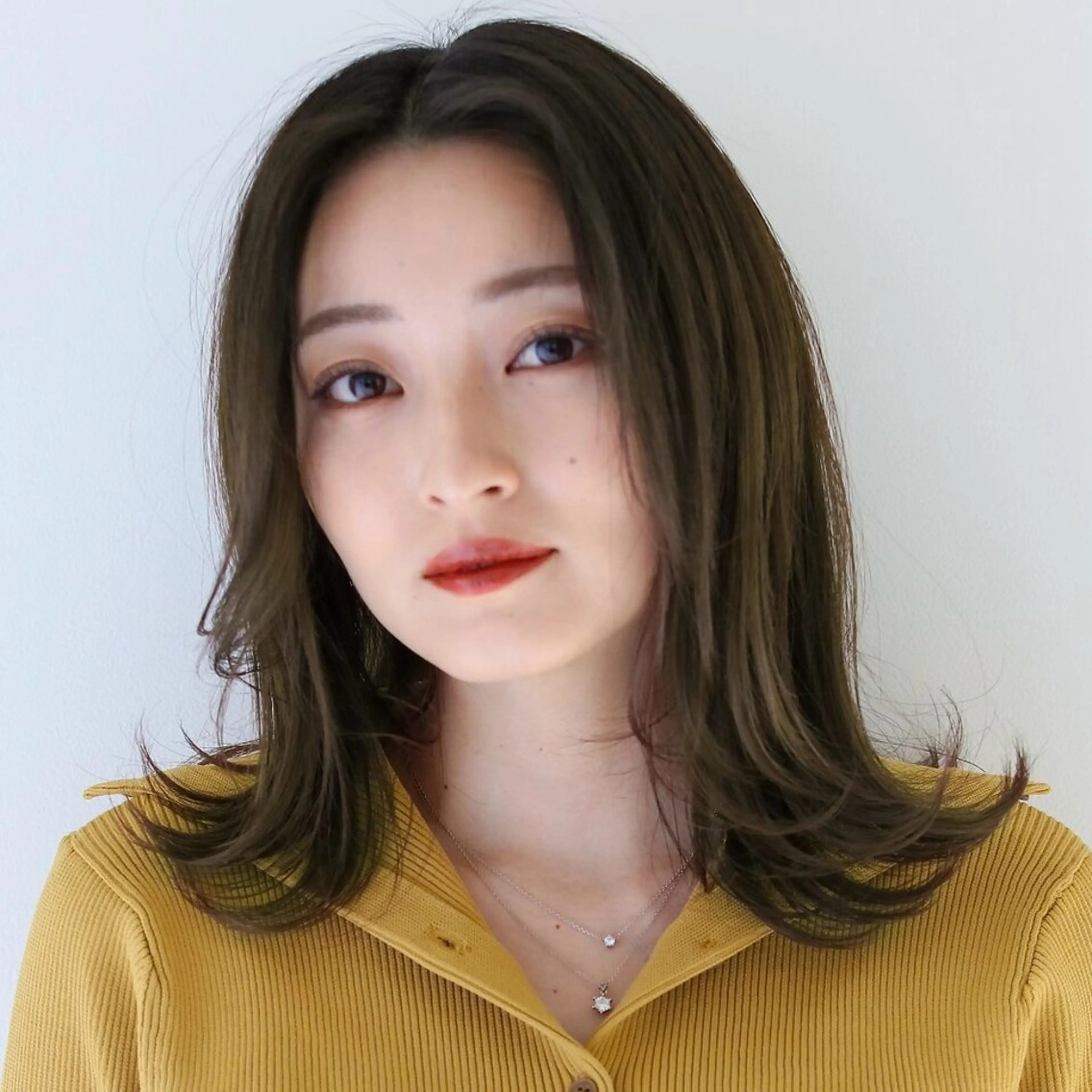 セミロング カット ヘアカラー トリートメント ヘッドスパ ヘアセット 短めショートカット カットモデルのヘアスタイル