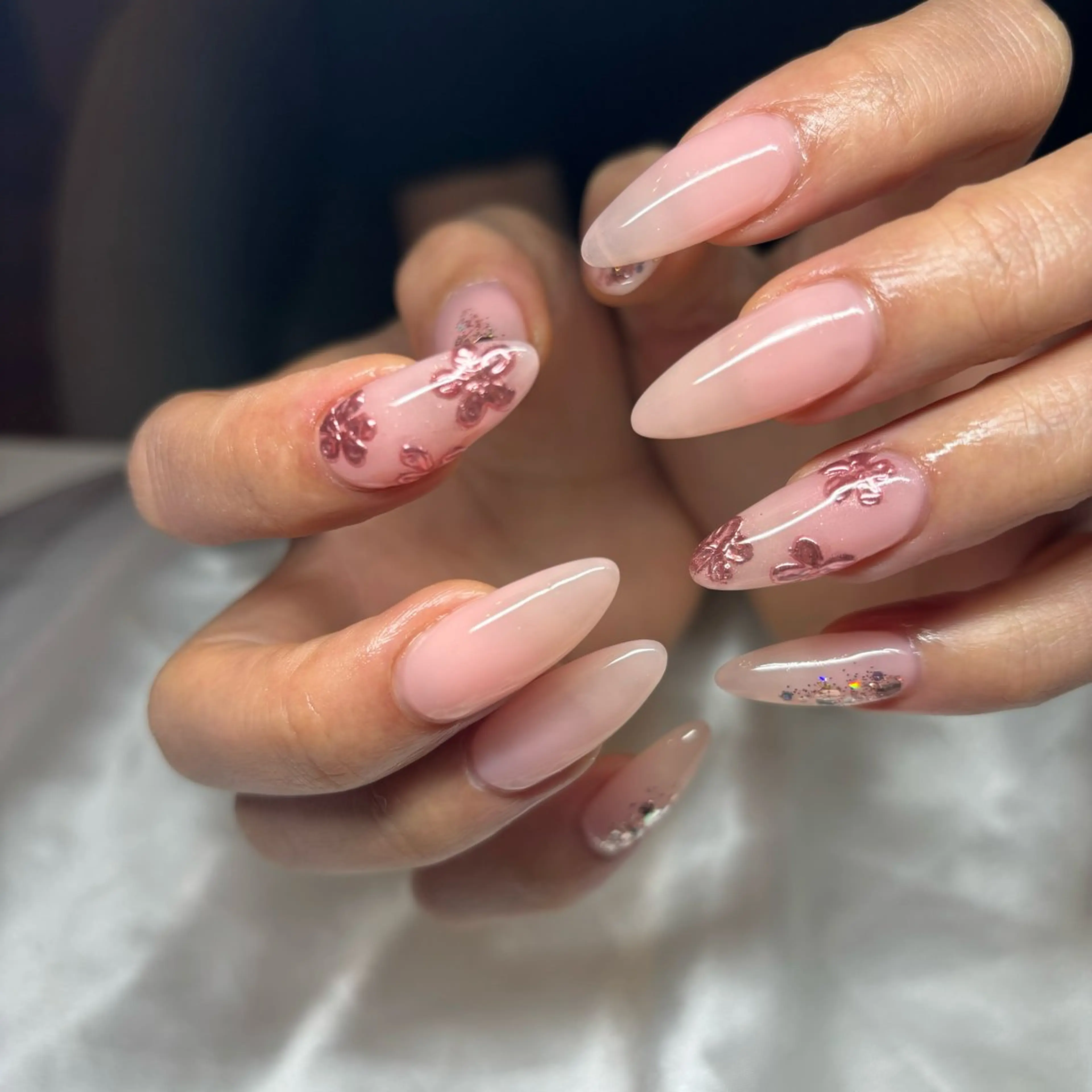 ネイル 桜ネイル 長さ出し 卒業式 キラキラネイル ロングネイル ハンドネイル happiness nailのネイルデザイン