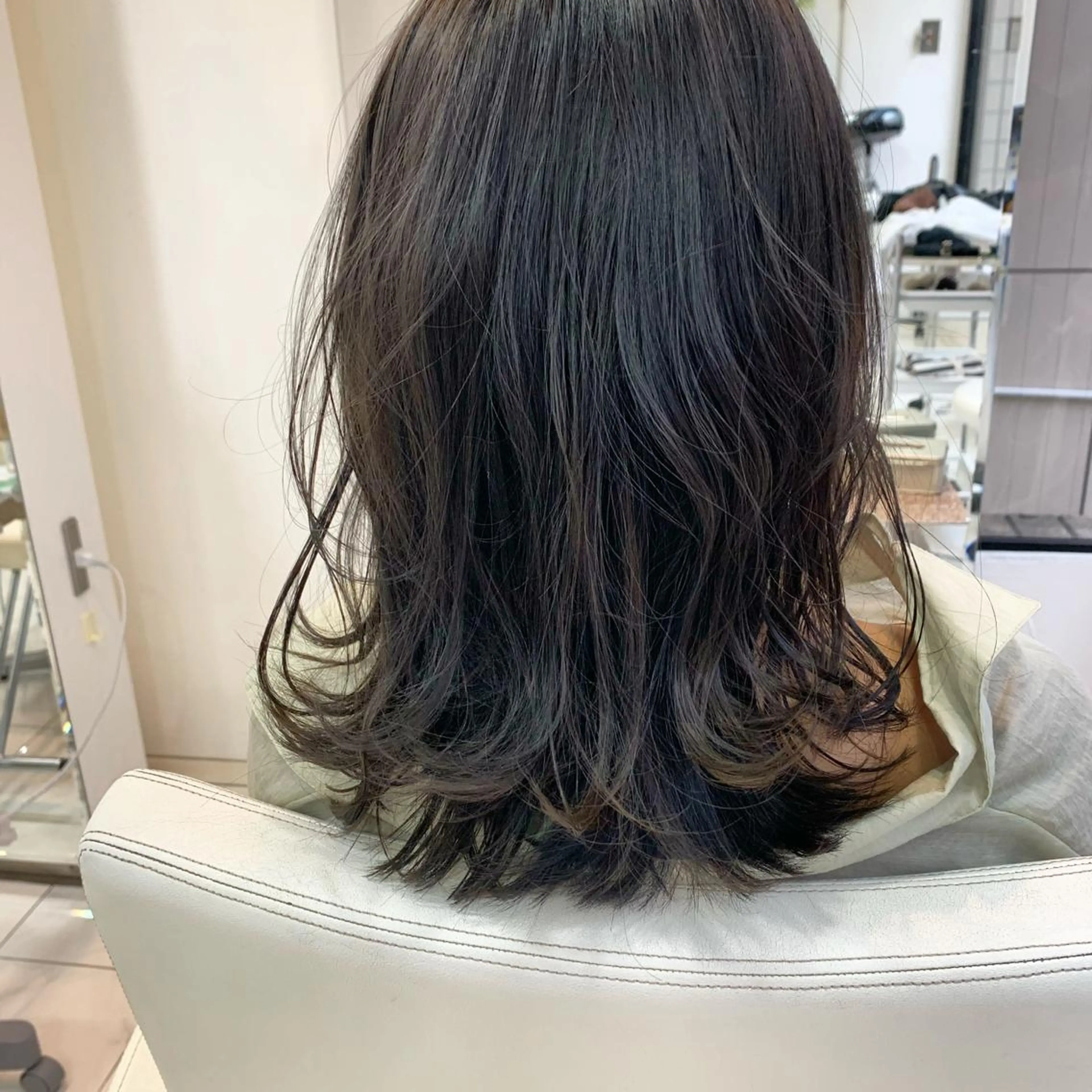 ミディアム CHIC 岩下真衣のヘアスタイル