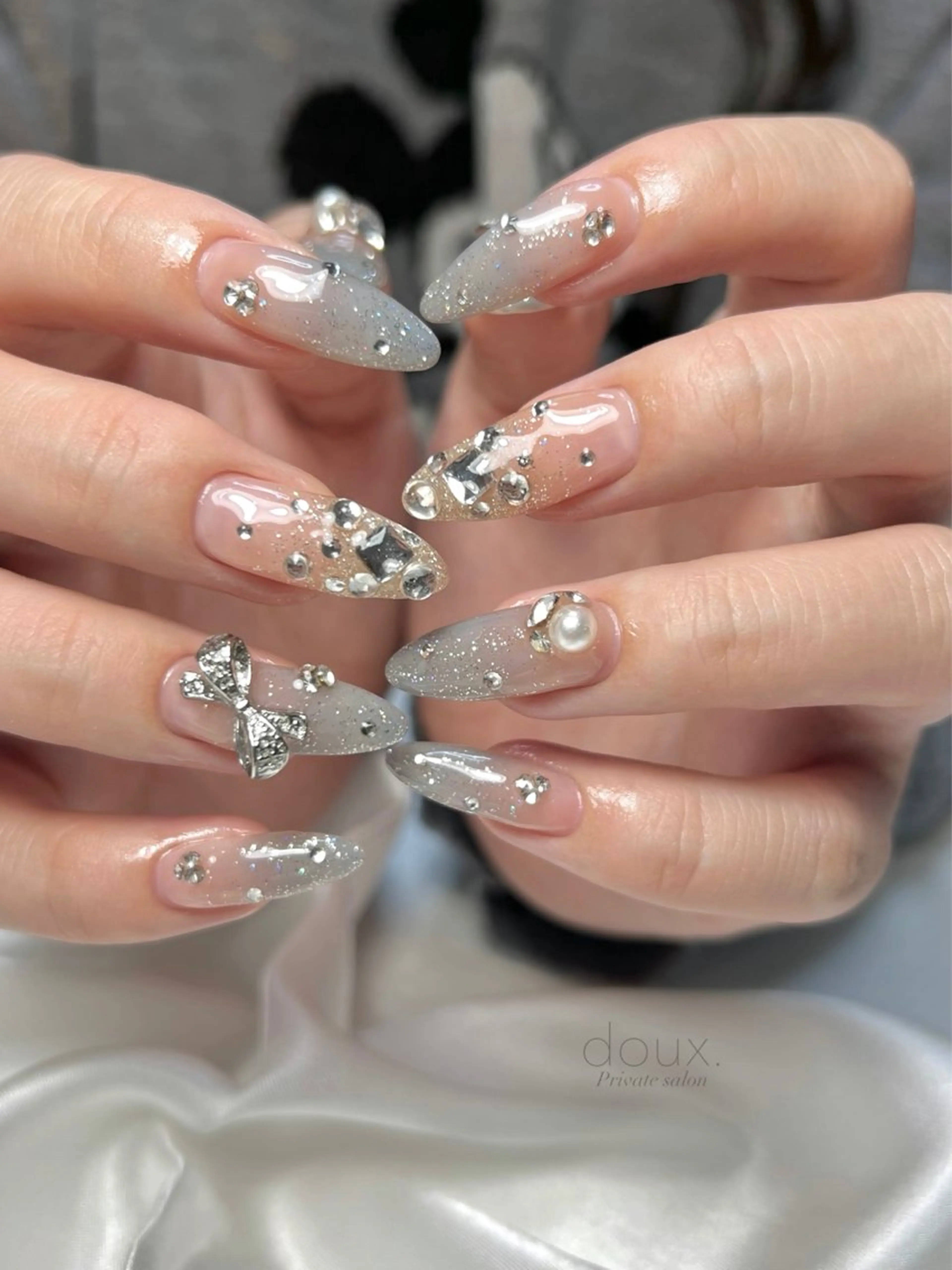 ネイル フラッシュネイル 韓国ネイル マグネットネイル ミラーネイル リボン ハンドネイル doux. nailのネイルデザイン