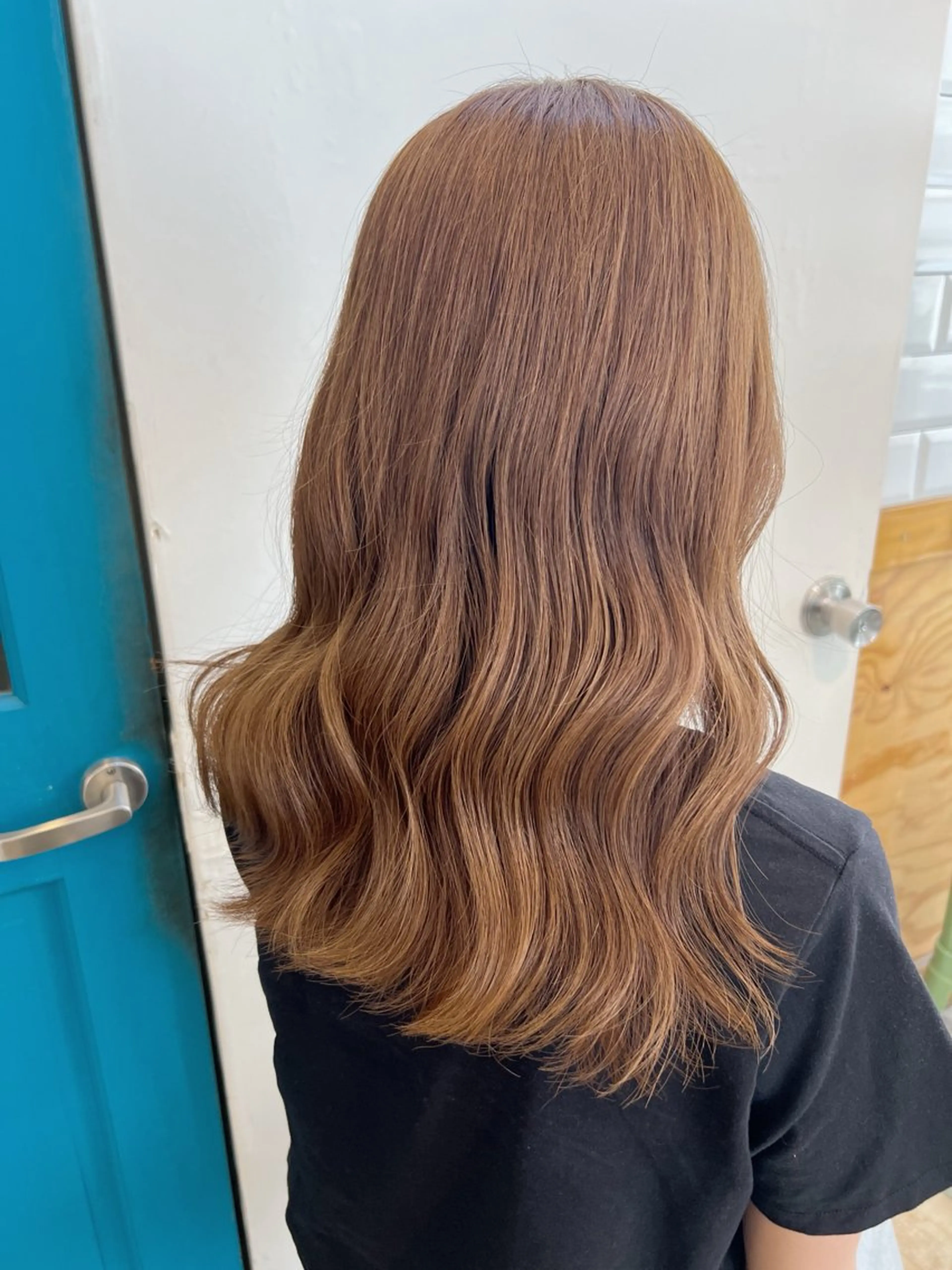 ロング カラー ベージュカラー ブリーチ デザインカラー イヤリングカラー ハイライトカラー ヘアカラー トリートメント KANA/ボブ/ インナーカラー/艶髪のヘアスタイル