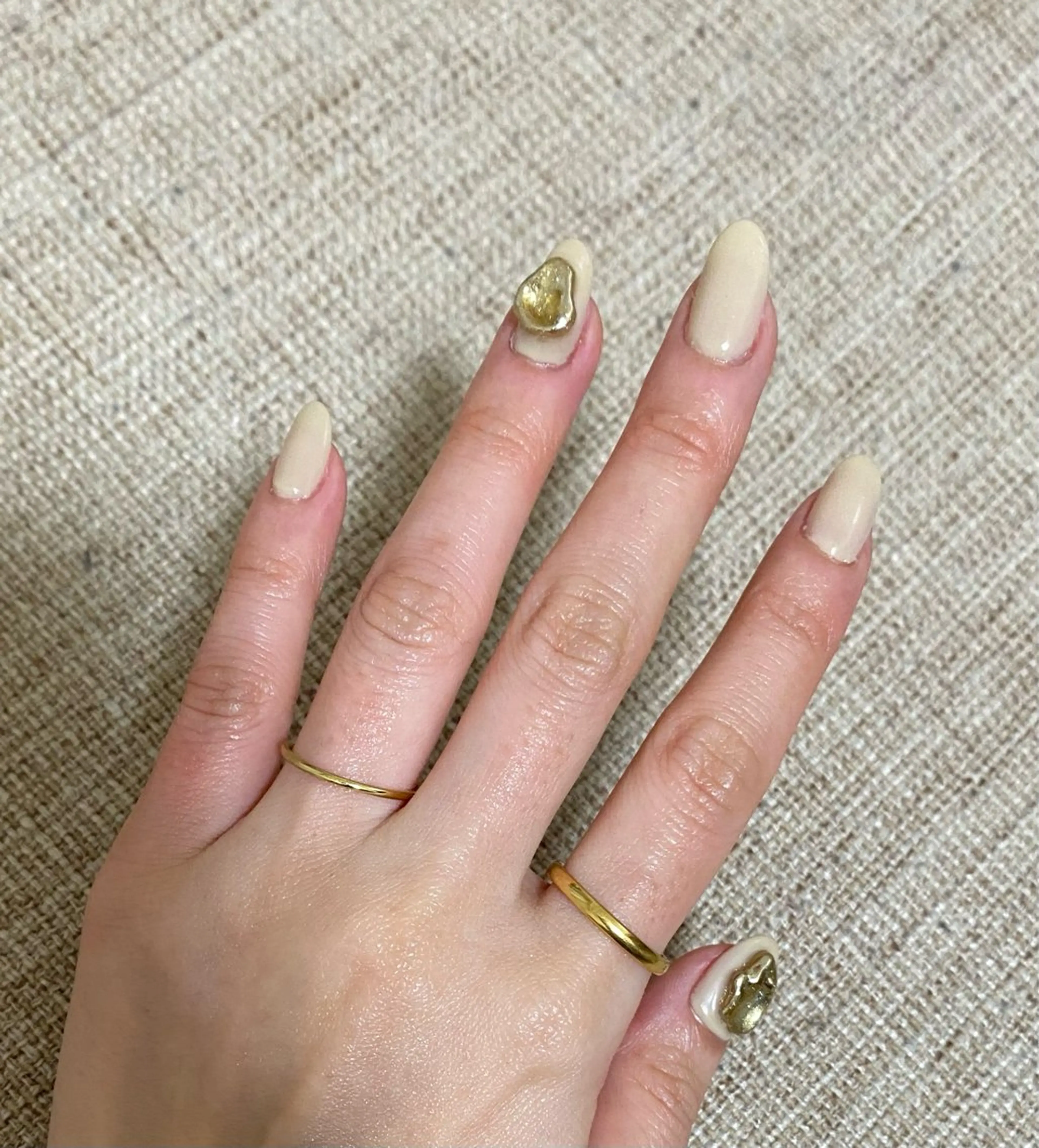 ネイル ジェルネイル ゴールド ニュアンスネイル ストーンネイル ハンドネイル LAJITTO ANJUのネイルデザイン