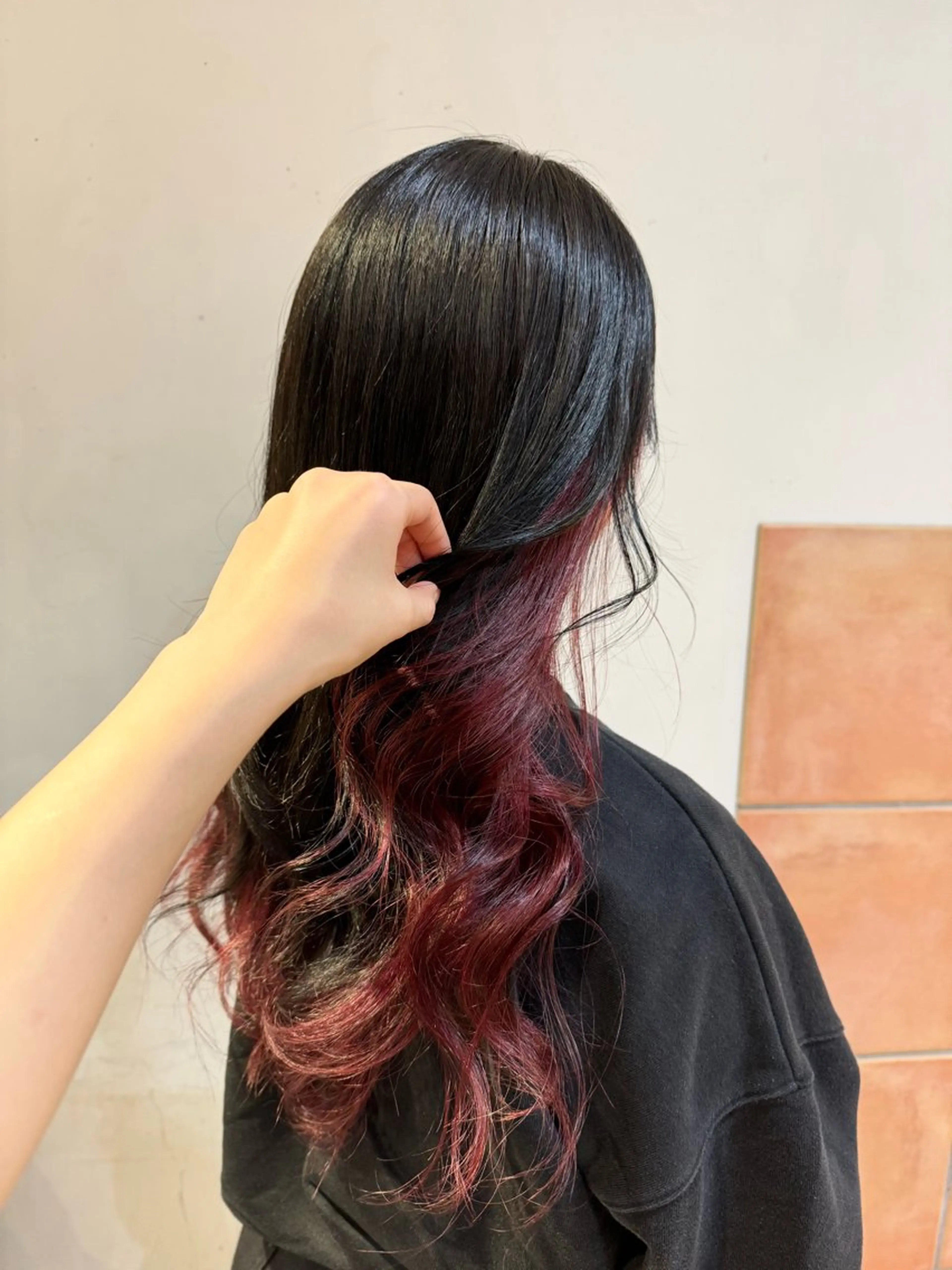 ロング カラー キッズ インナーカラー レッドカラー 透け感カラー🌿 小島 りなのヘアスタイル