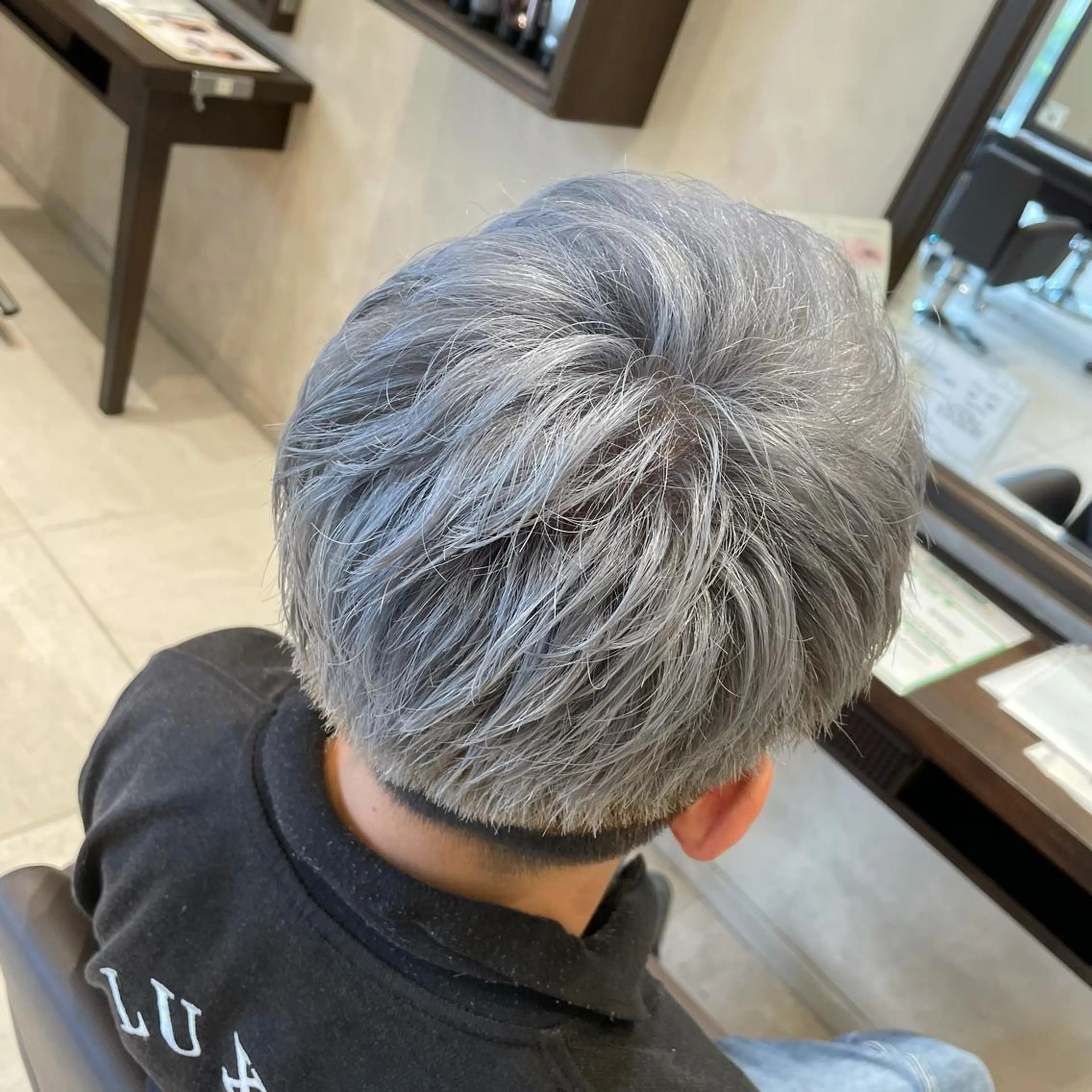 カラー メンズ 松永 果菜のヘアスタイル