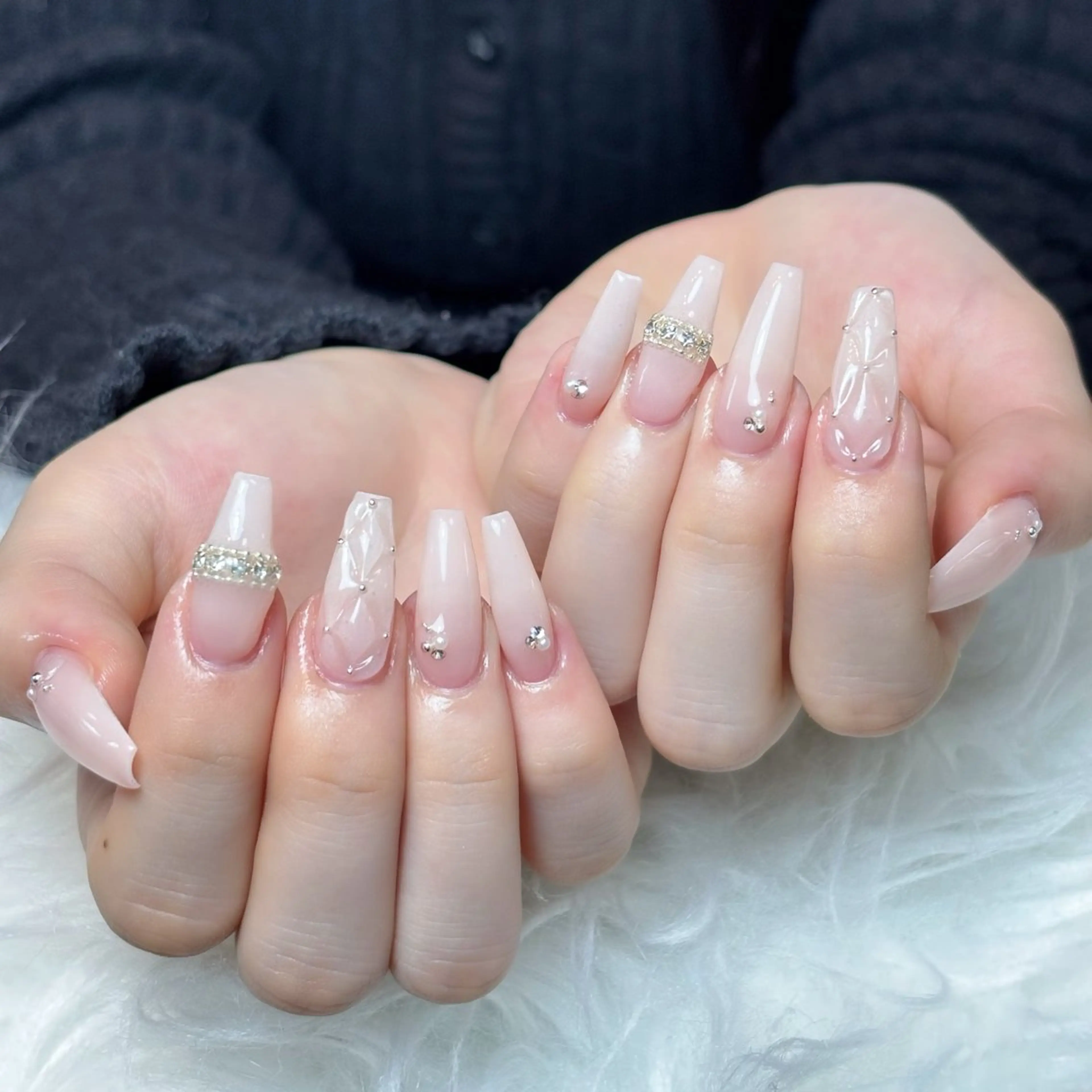 ネイル チークネイル ドット フレンチネイル グラデーション ハート ハンドネイル Julli NailStudioのネイルデザイン