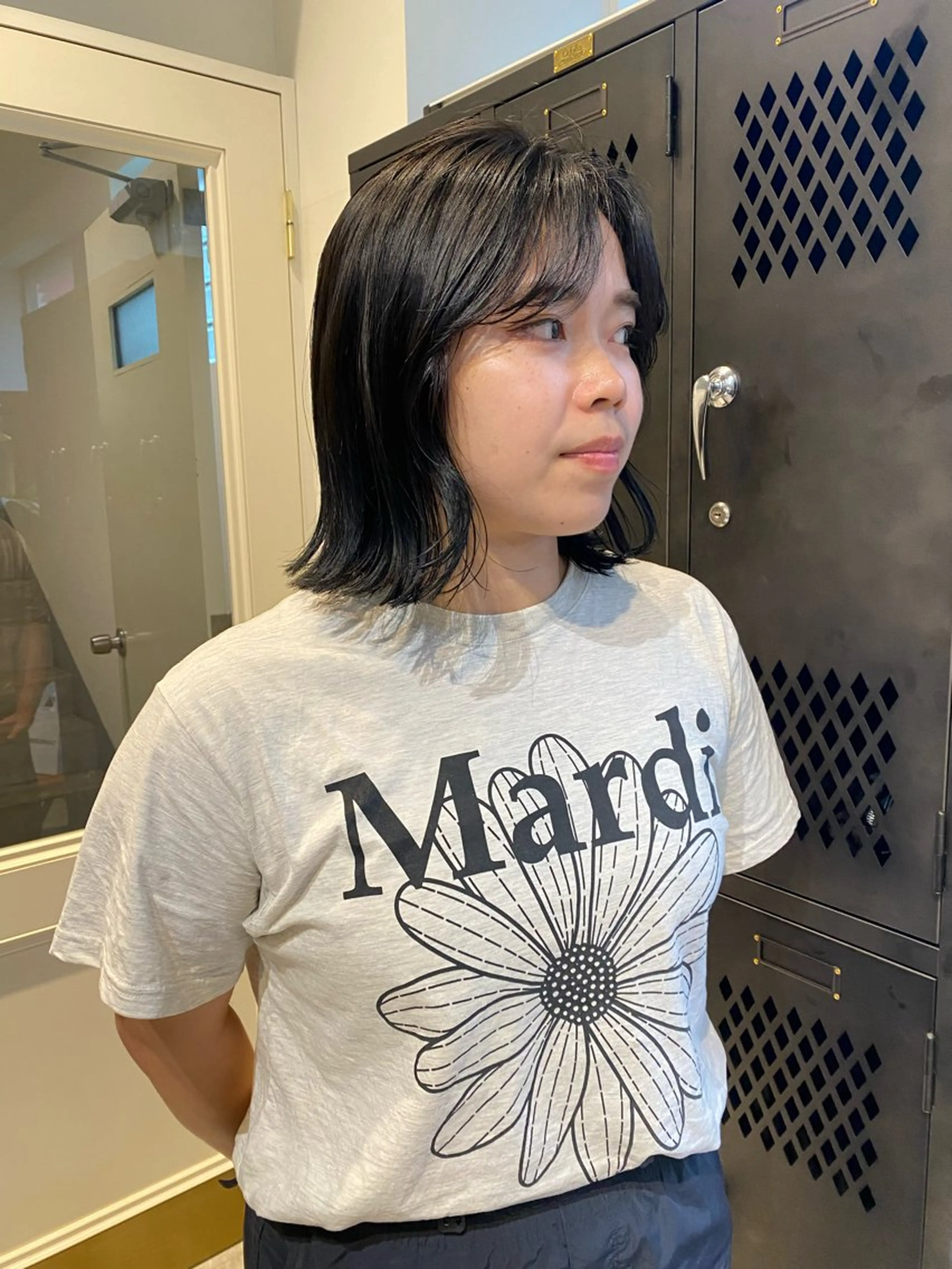 ミディアム 薄暮 マツイ　レンのヘアスタイル