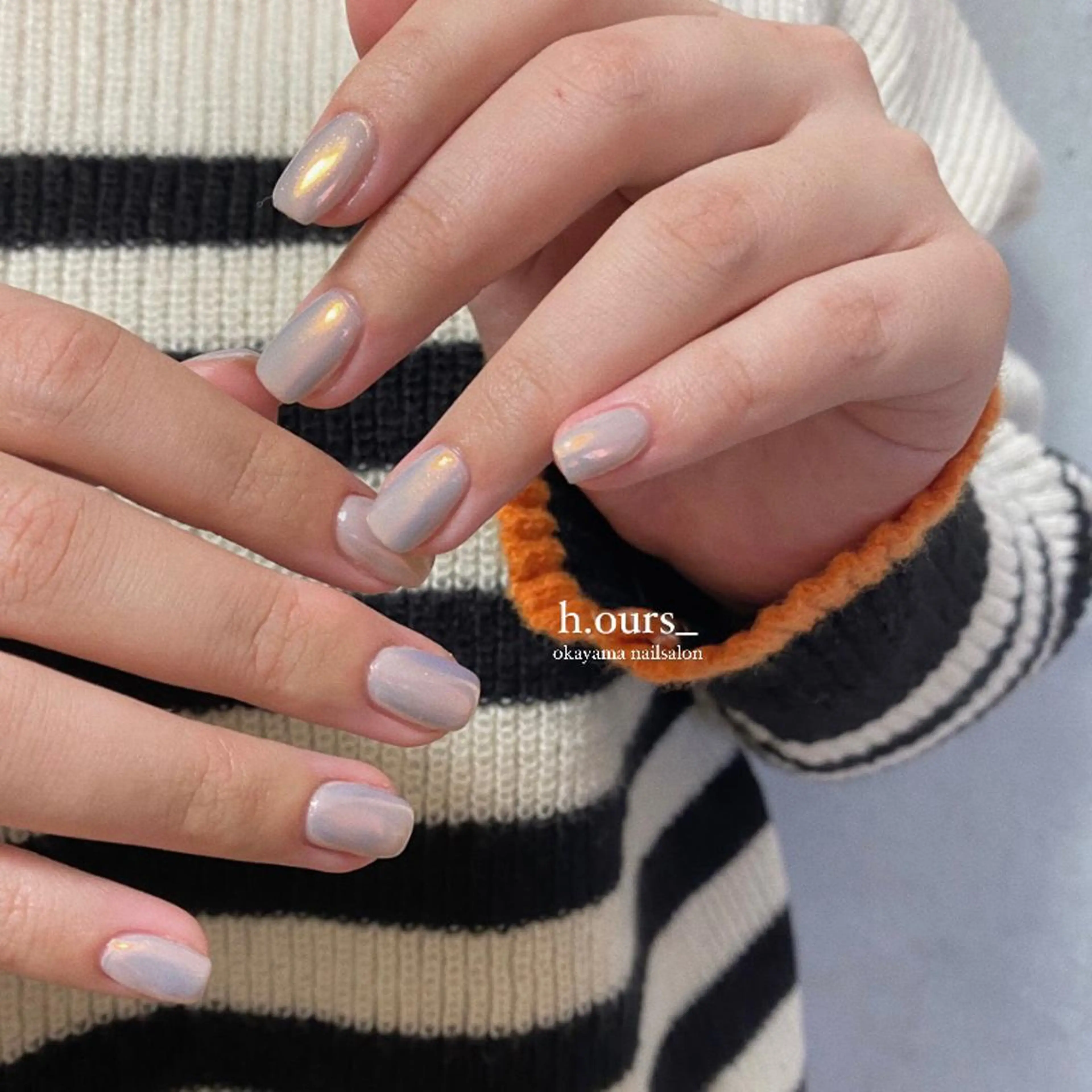 ネイル オーロラネイル キラキラネイル ミラーネイル ワンカラーネイル ホワイト h.ours _のネイルデザイン