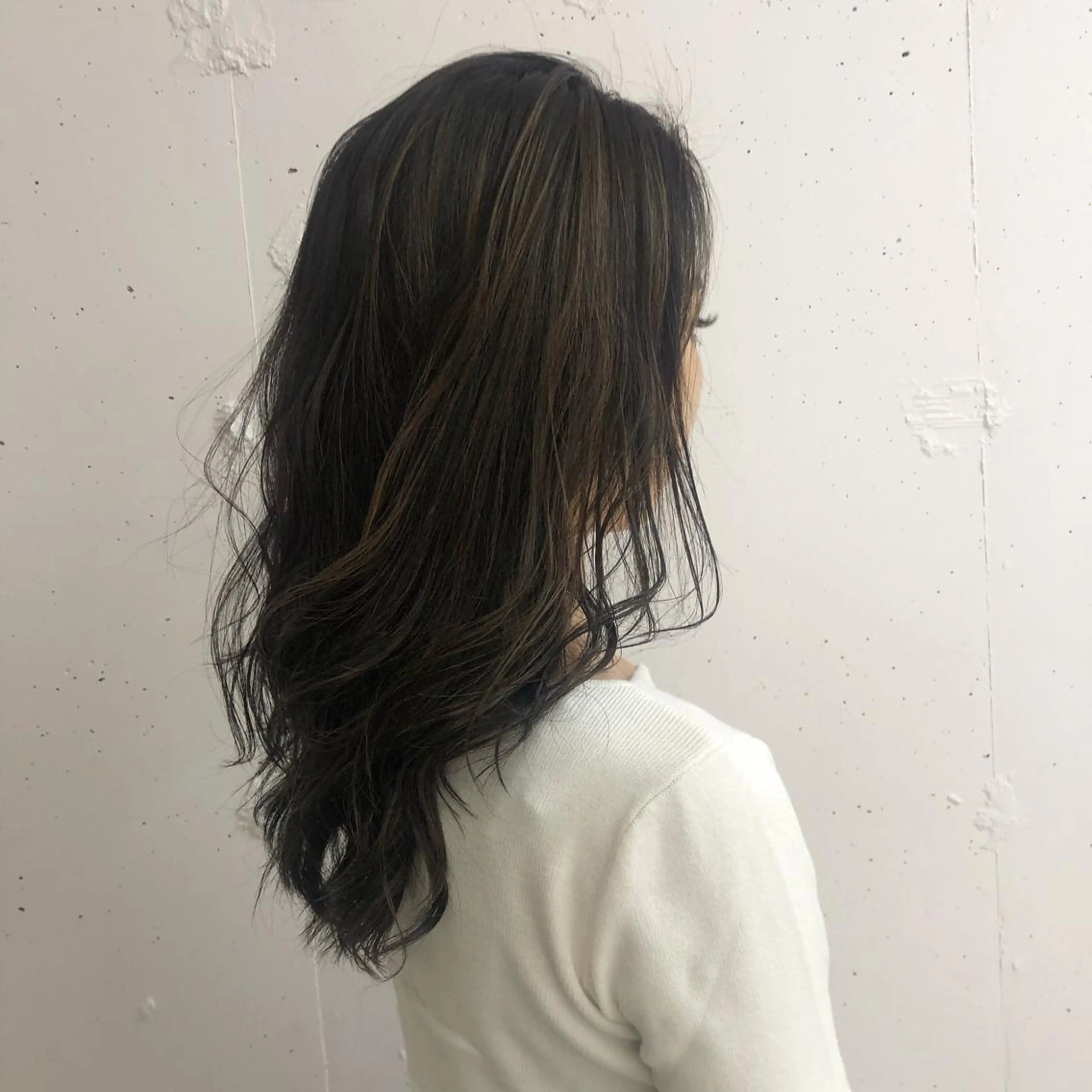 セミロング 顔周りの垢抜けヘア 立山愛梨のヘアスタイル