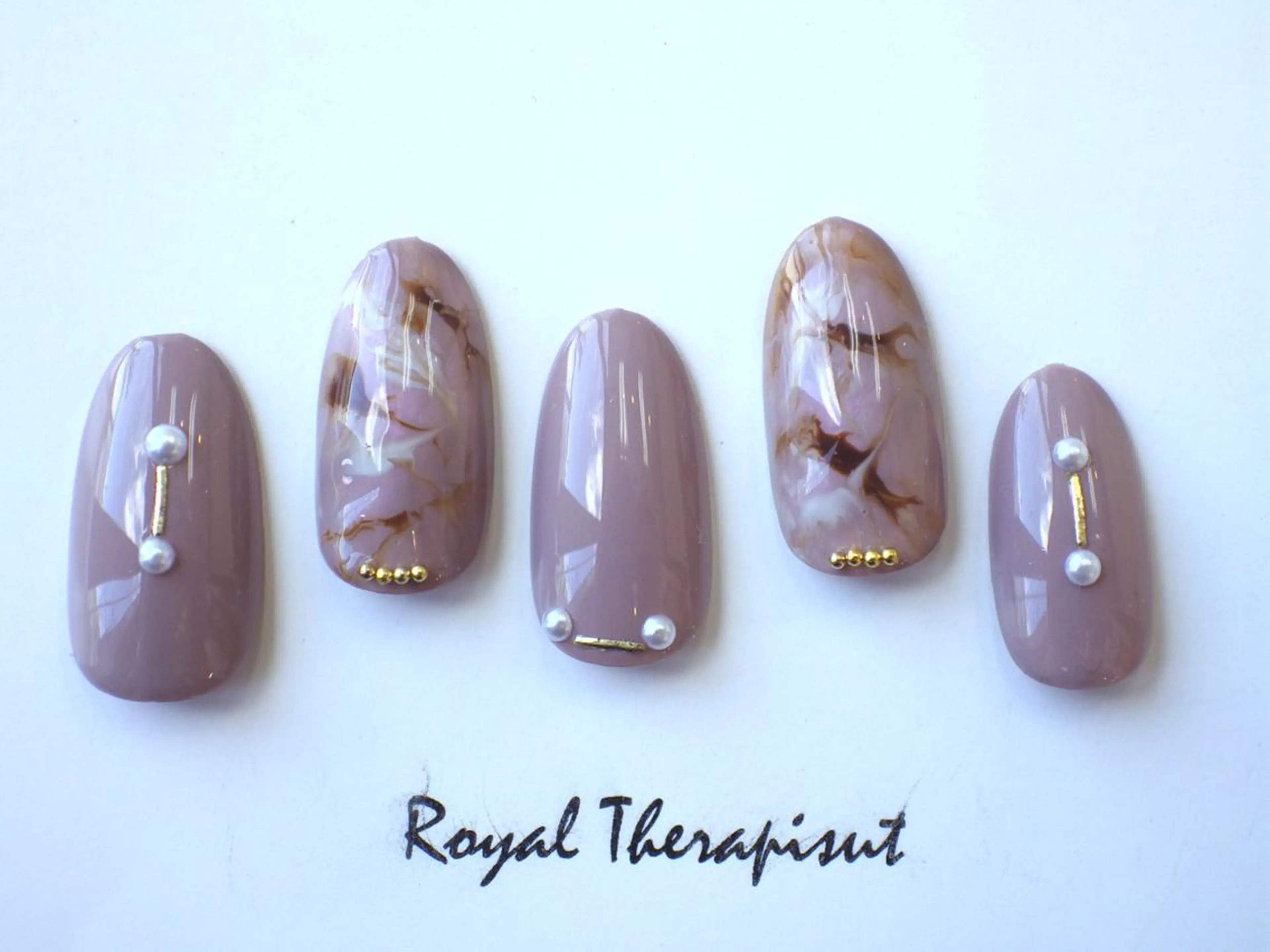 ネイル 【尾下】 ロイヤル•セラピストのネイルデザイン