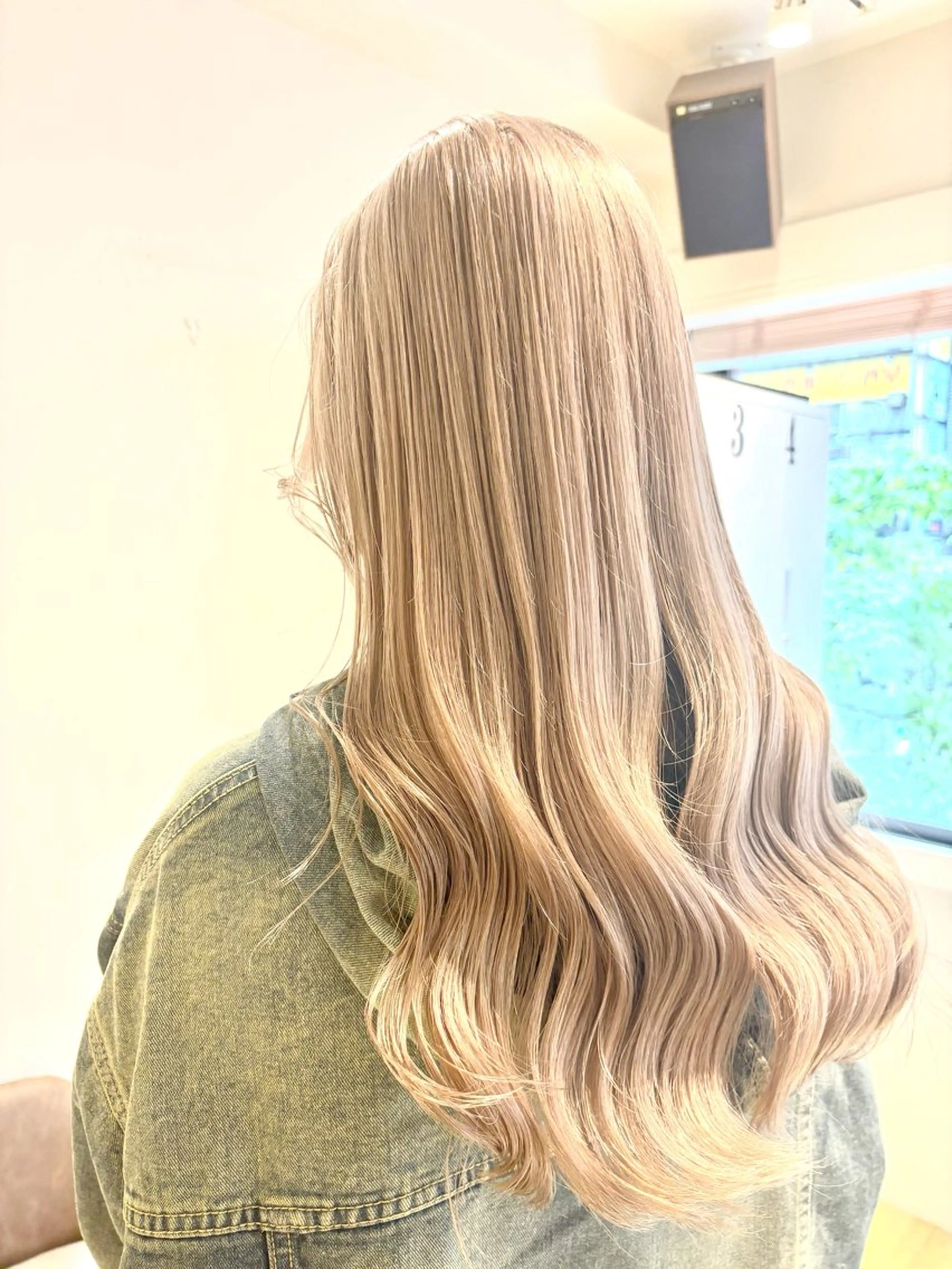 ロング カラー ヘアカラー トリートメント EIGHT新宿 新井彩斗のヘアスタイル