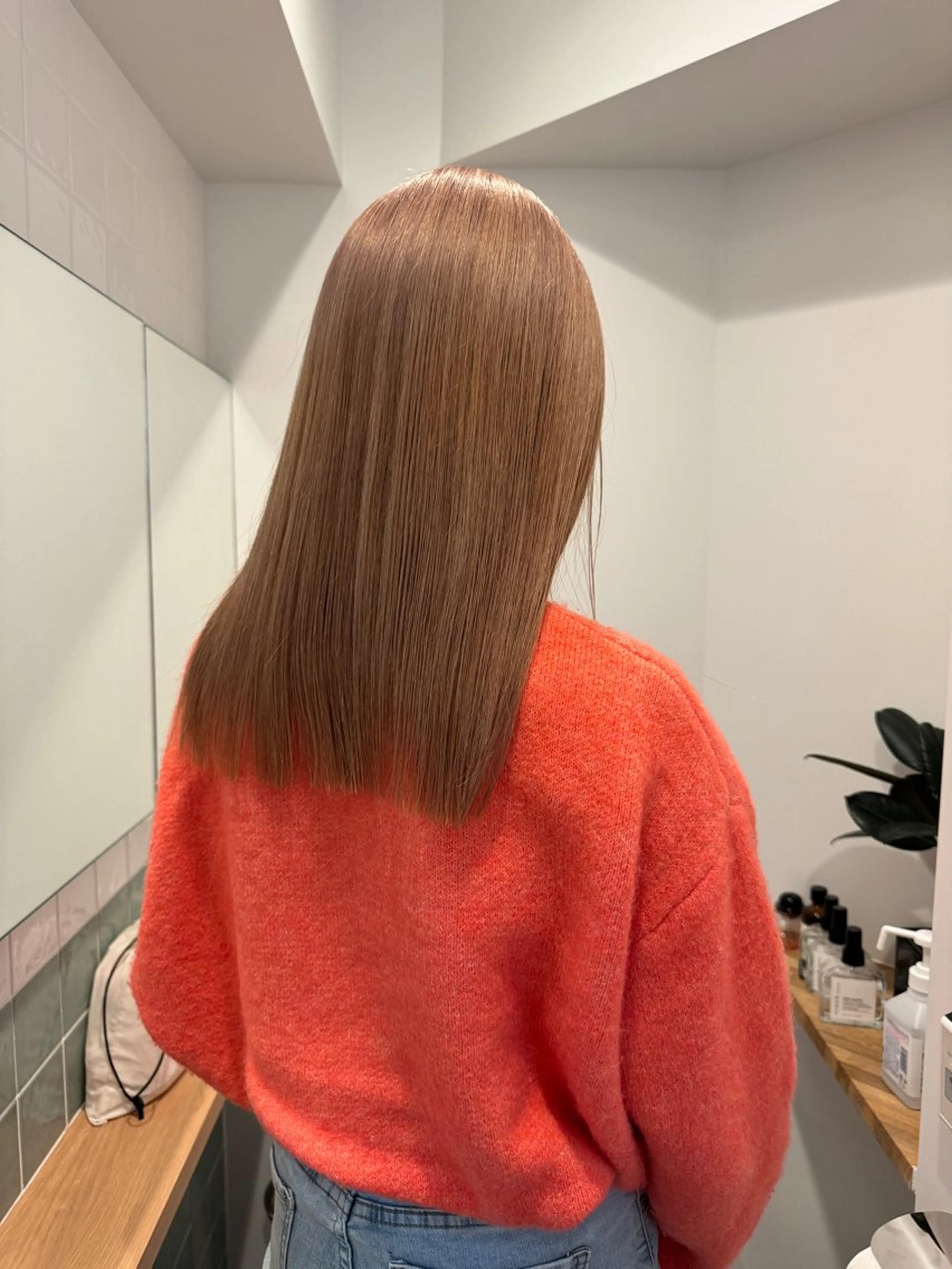 セミロング カラー 切りっぱなしボブ レイヤー/縮毛矯正のヘアスタイル