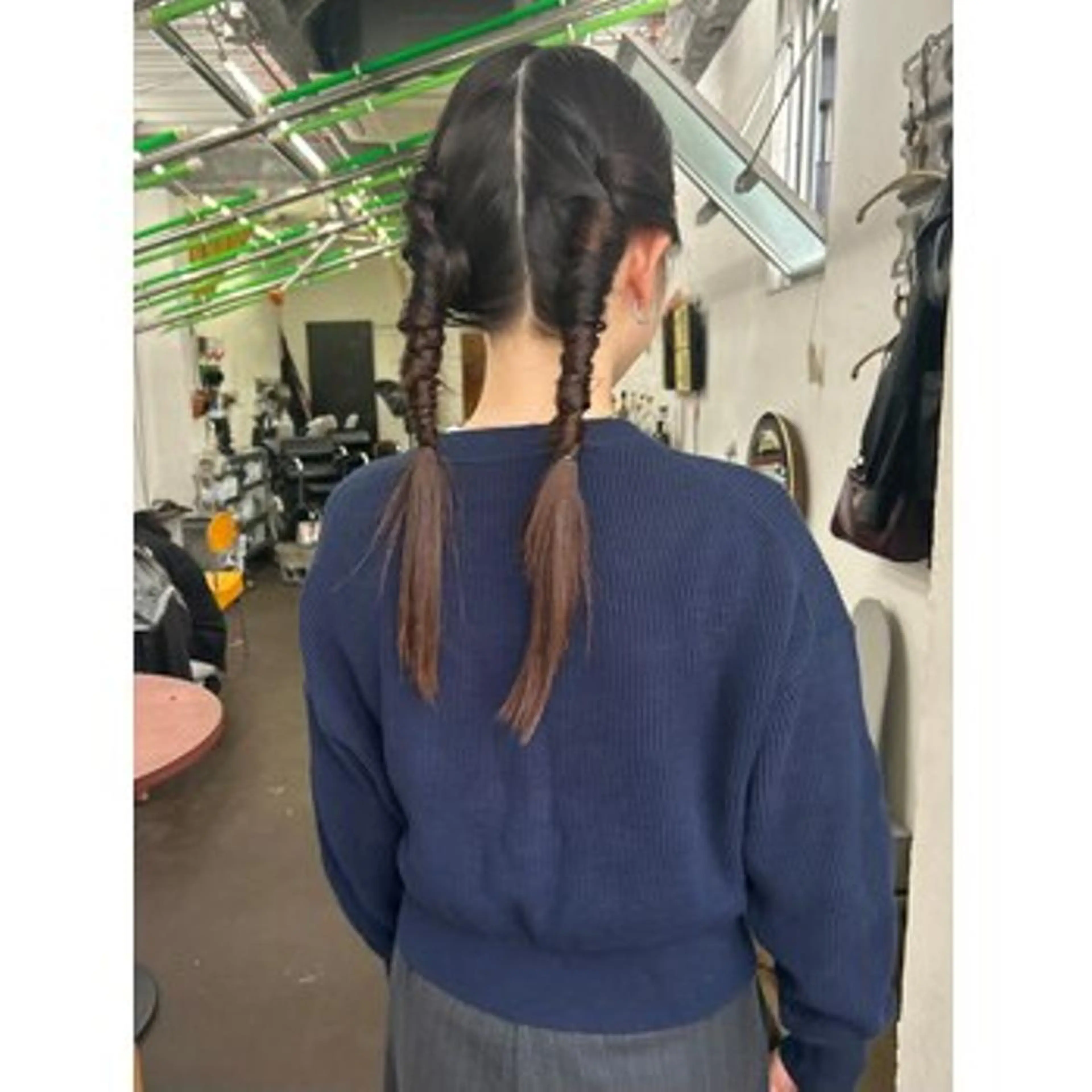 ロング qiie ワンカラー 黒染め　白髪染めのヘアスタイル