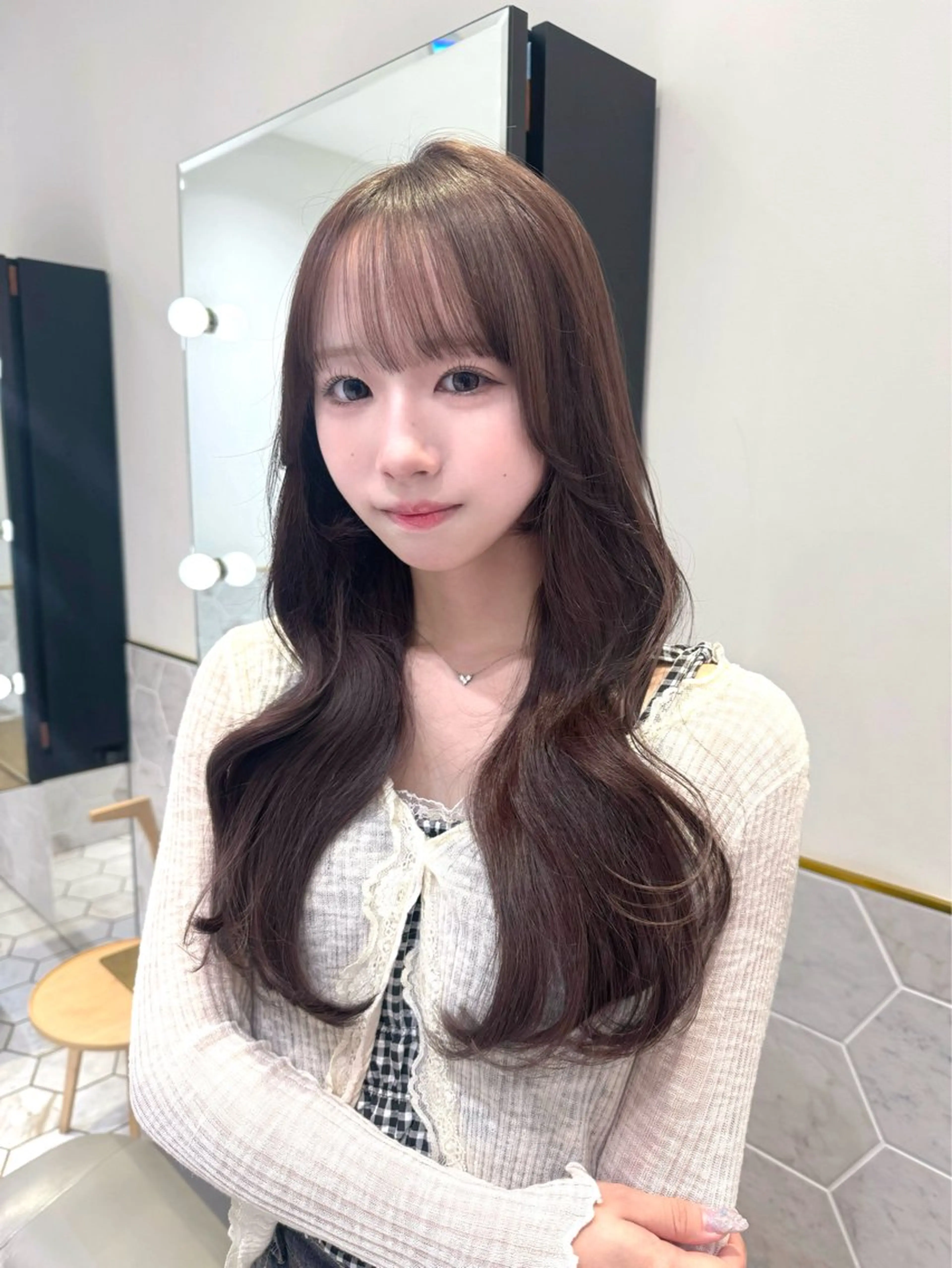 ロング カラー ベージュカラー costes 今井芽依のヘアスタイル