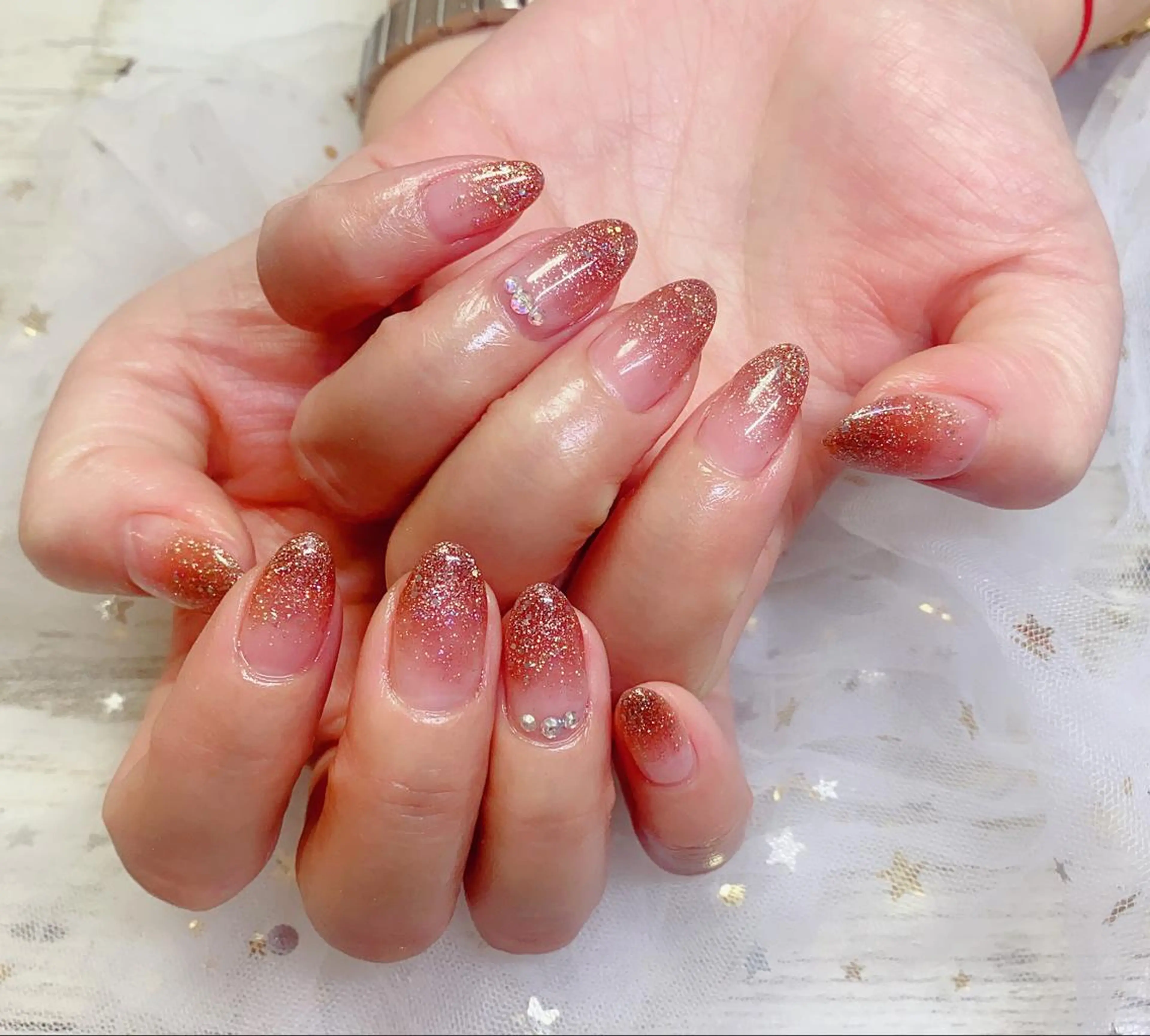 ショート カラー ネイル グラデーションカラー グラデーション ラメ(グリッター) Q Free nailsのネイルデザイン