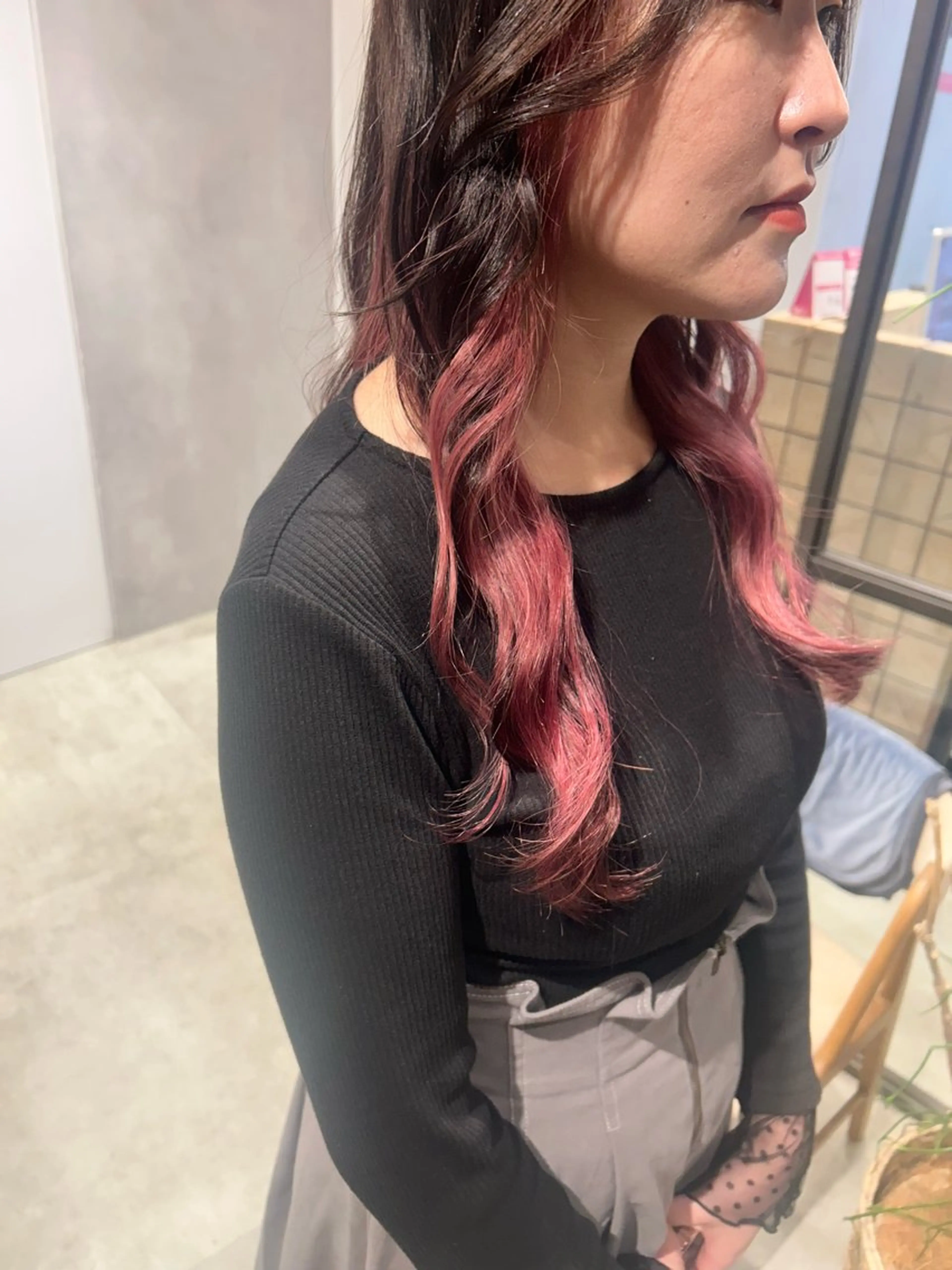 ロング カラー イヤリングカラー カット ヘアカラー ピンク/ベージュ /似合わせ/田島百華のヘアスタイル