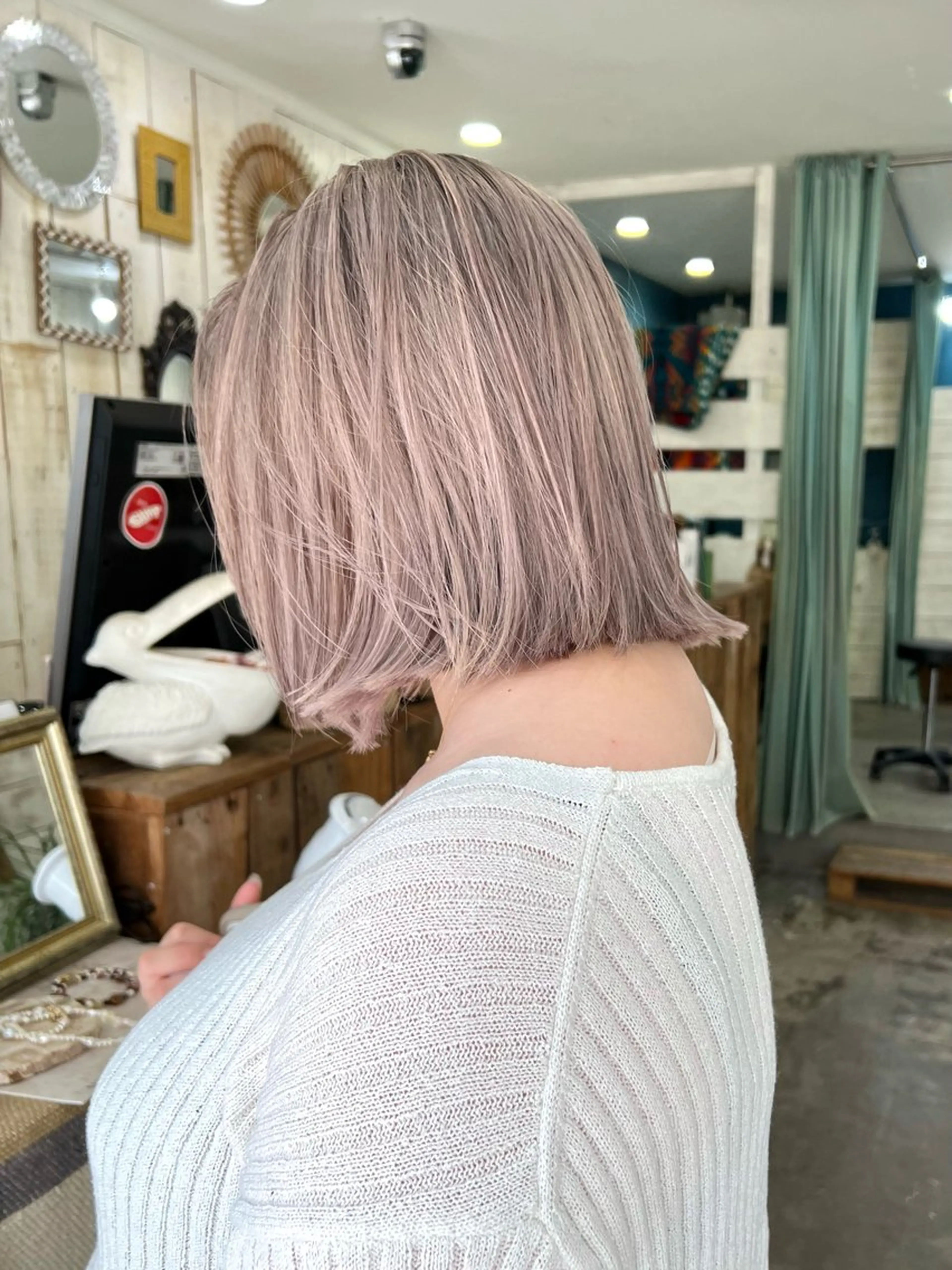 ミディアム 鷺谷 玲奈のヘアスタイル