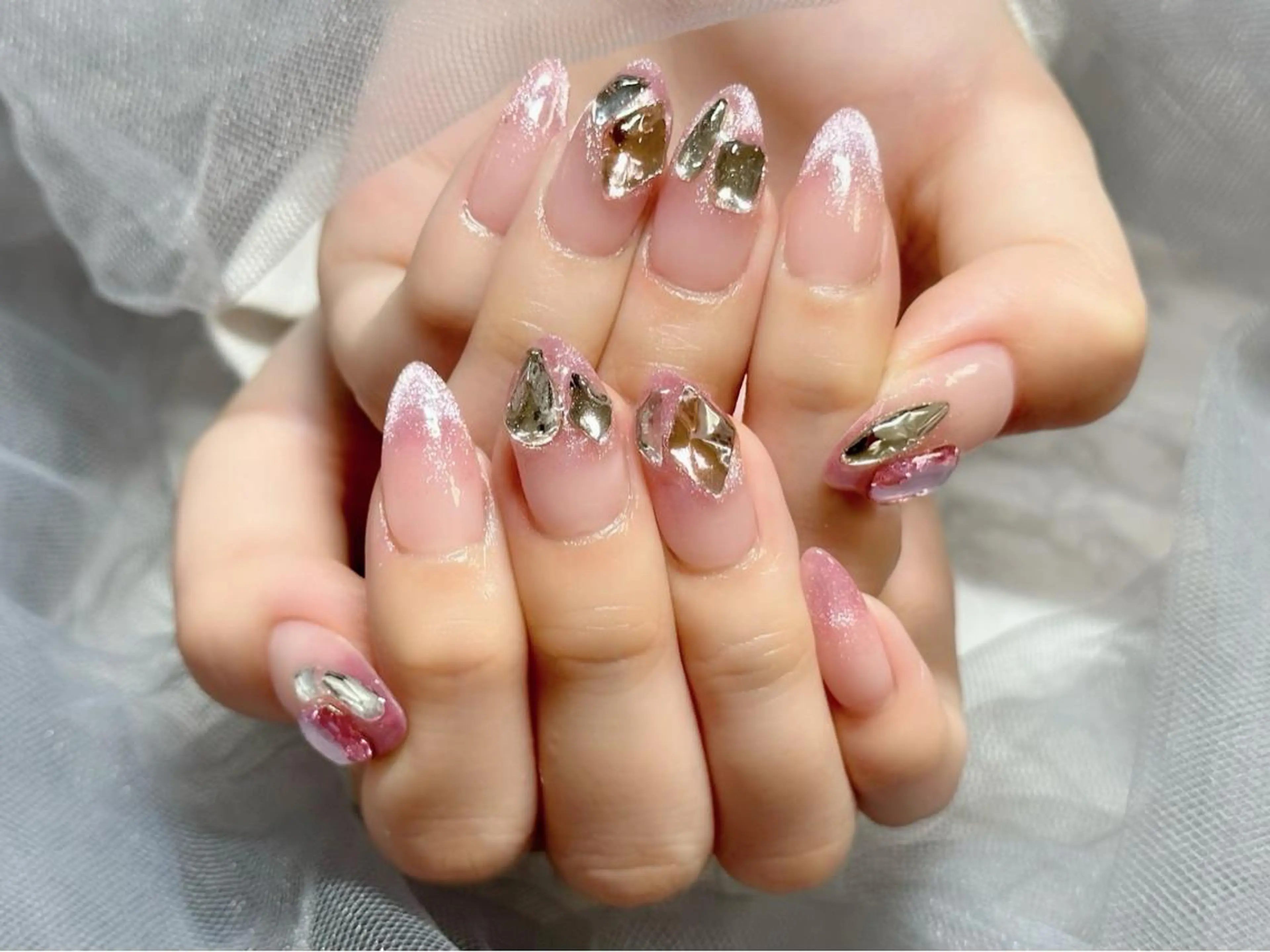ネイル グラデーション キラキラネイル マグネットネイル ピンク ハンドネイル Nail Salon KURELLYのネイルデザイン
