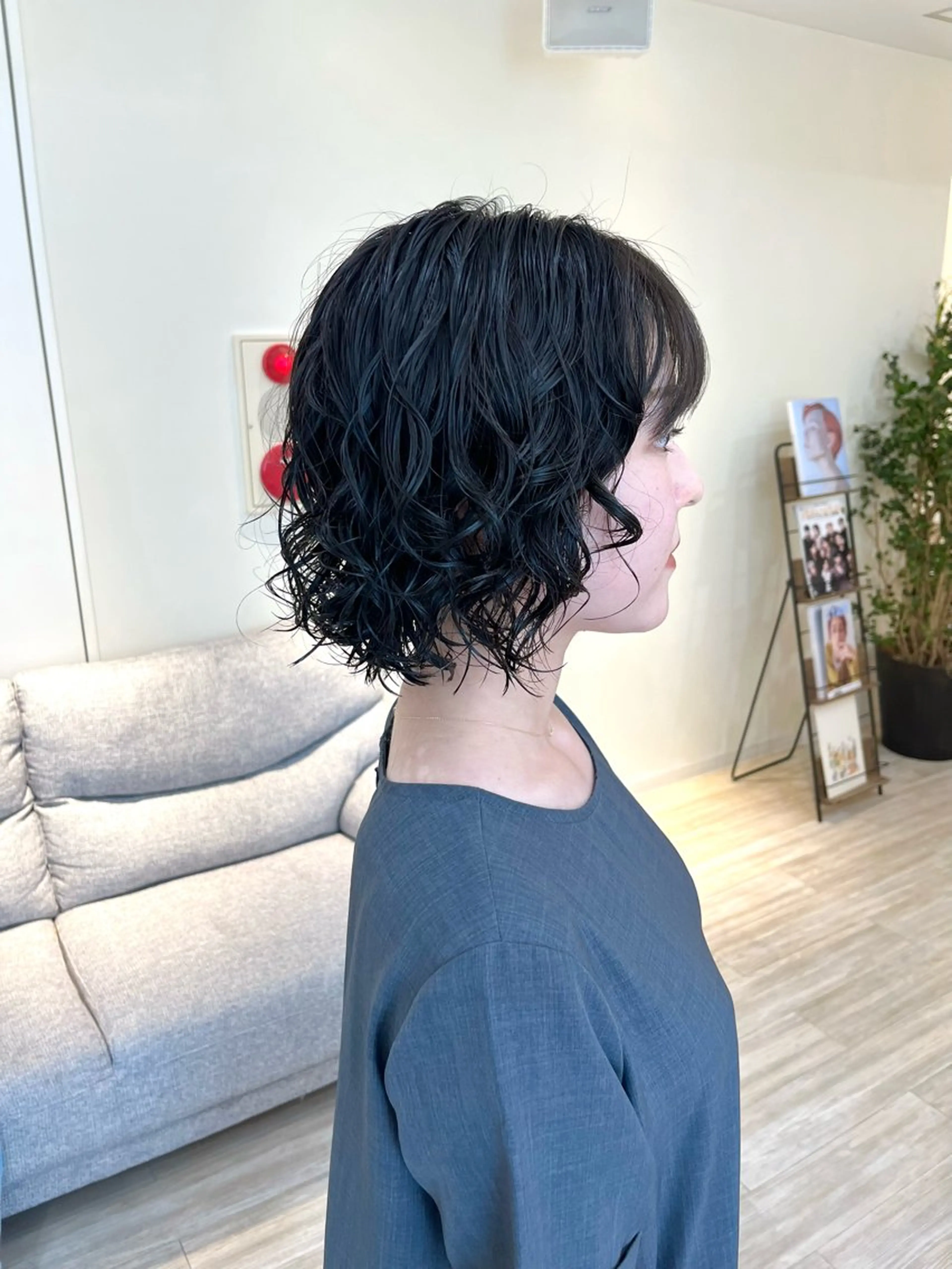 ショート カラー パーマ カット ヘアカラー パーマ つぼみ/パーマ ／レイヤー／ボブのヘアスタイル