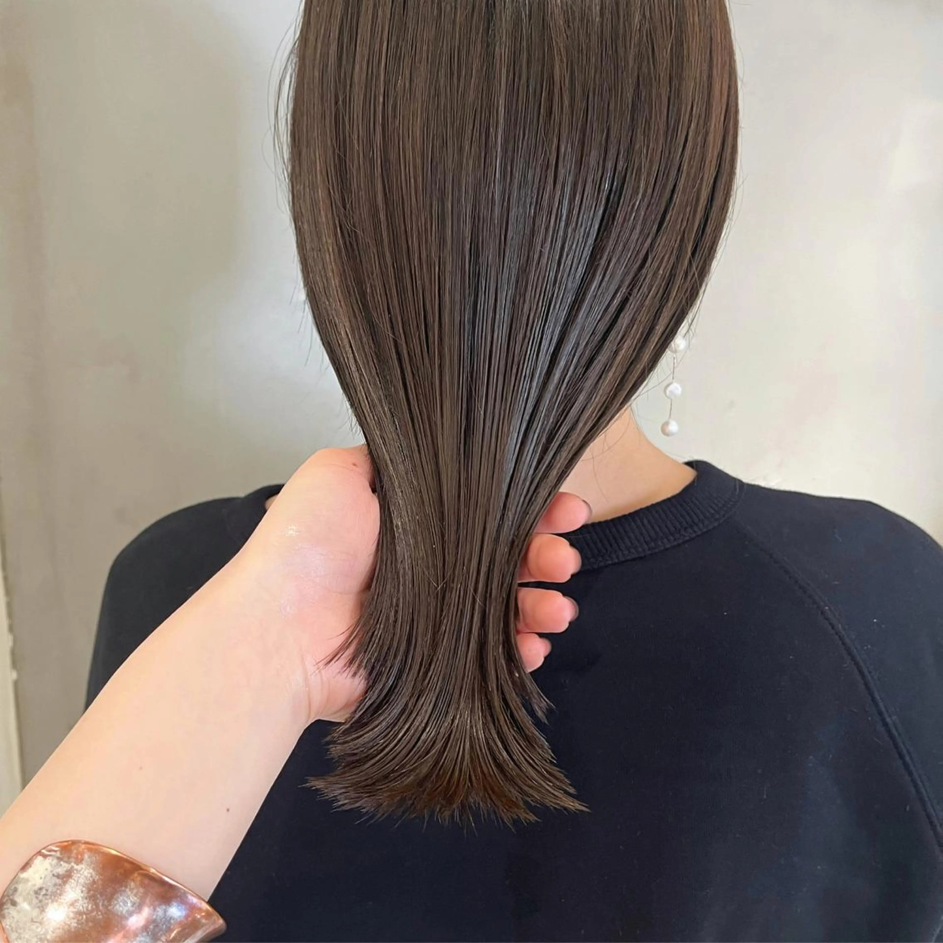 ミディアム カラー ベージュカラー ブラウンカラー ブラウンベージュ 透明感カラー グレージュ ヘアカラー トリートメント ヘッドスパ ヘアセット カジュアルを女っぽく 𝗮𝘆𝗮𝗰𝗼のヘアスタイル