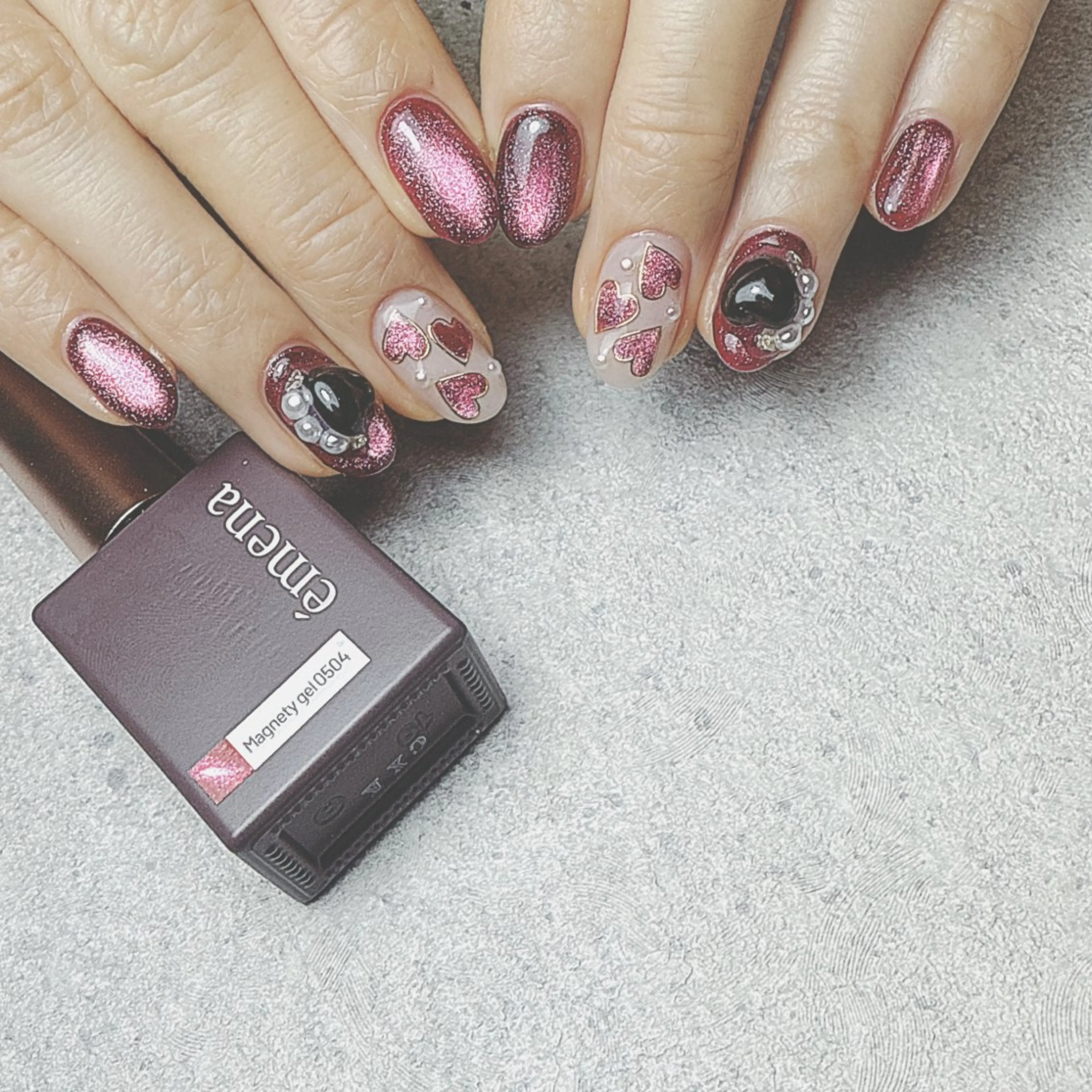 ネイル ボルドー ジェルネイル ハート キラキラネイル マグネットネイル ハンドネイル 大村 紬華のネイルデザイン