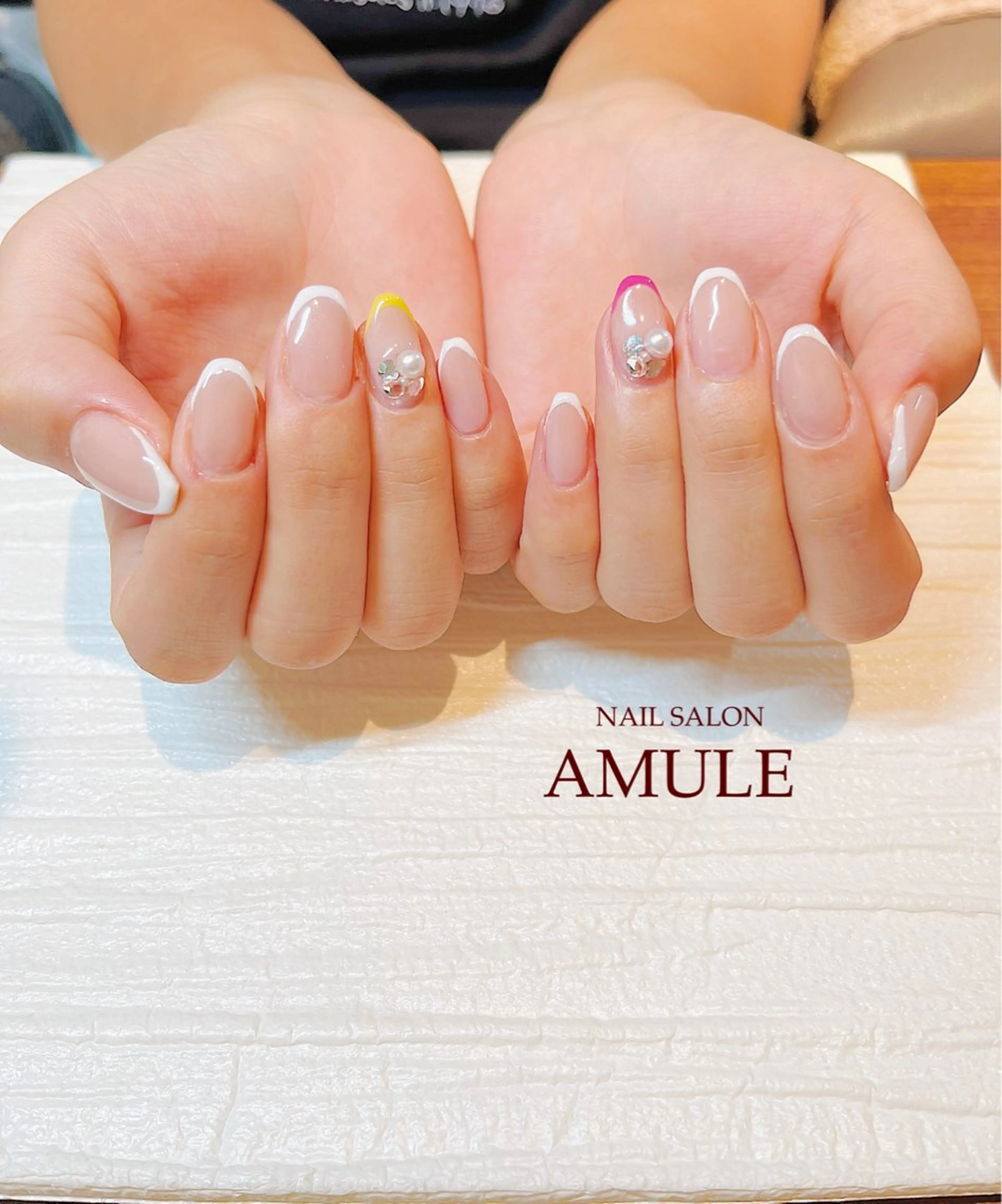 ネイル アートネイル フレンチネイル ジェルネイル グラデーション ストーンネイル ハンドネイル NAILSALON AMULEのネイルデザイン