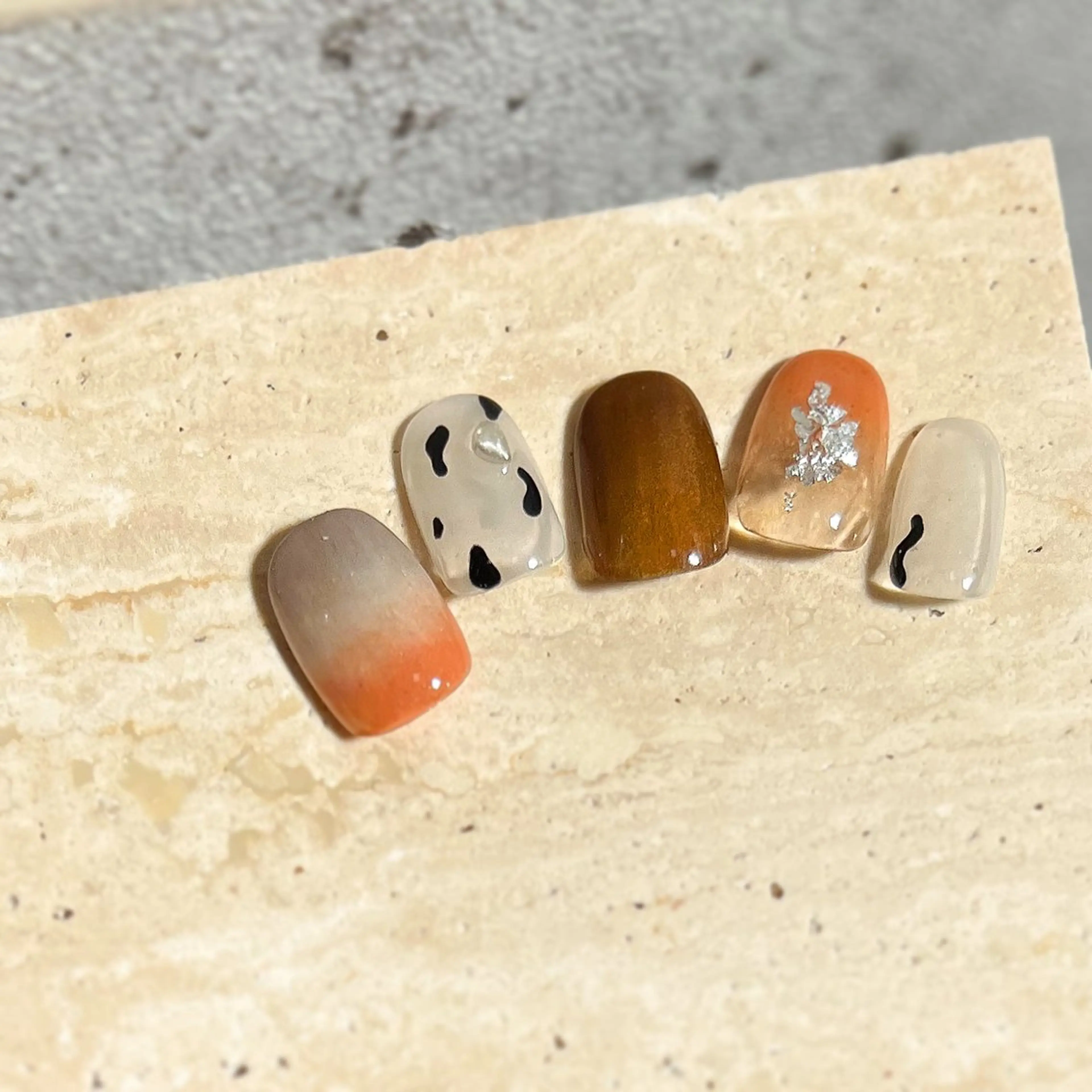 ネイル ブラウン ニュアンスネイル オレンジ シルバー ハンドネイル pointillé .ayaのネイルデザイン