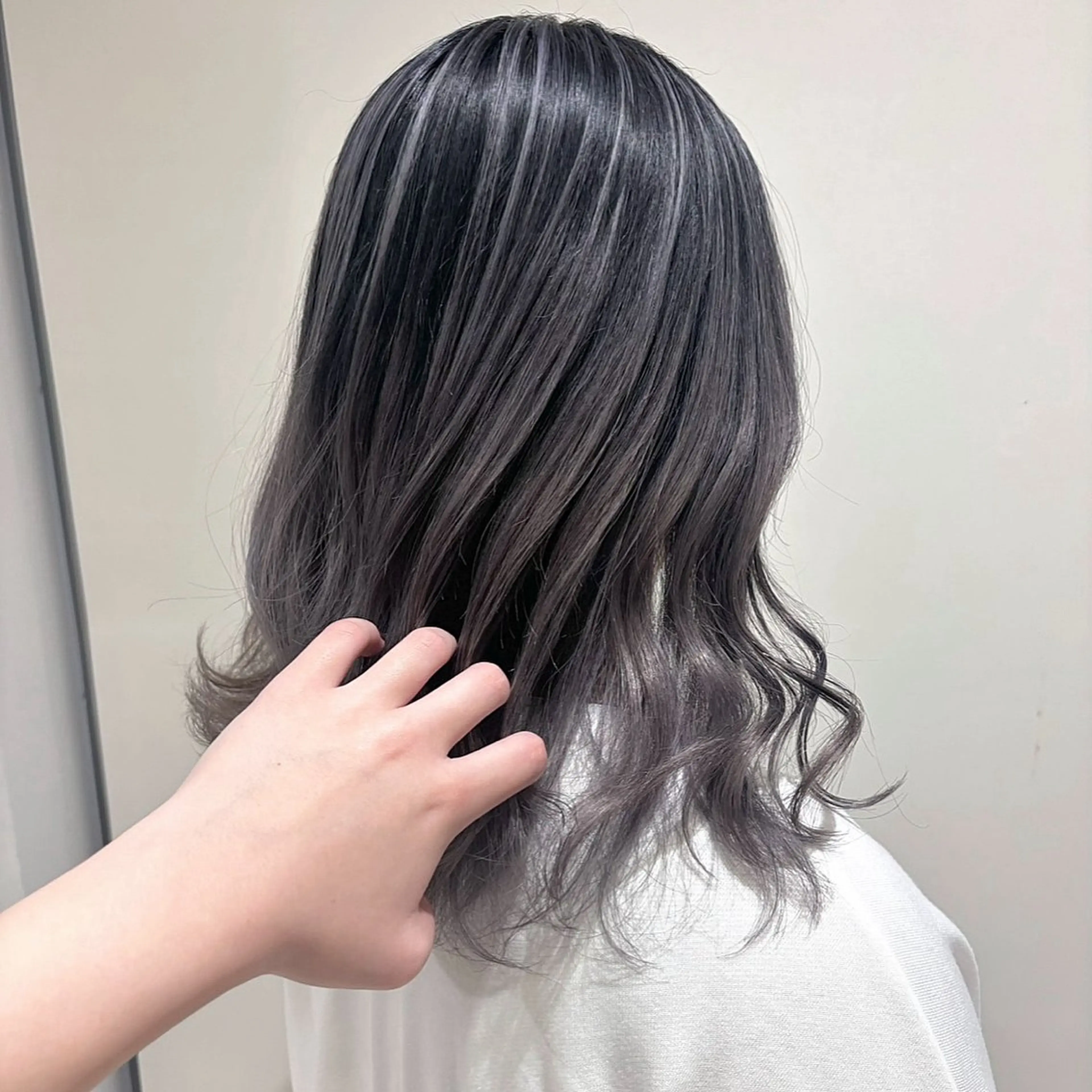 セミロング カラー シルバー ホワイトシルバー 🥀UCHIYAMA LiN🥀のヘアスタイル