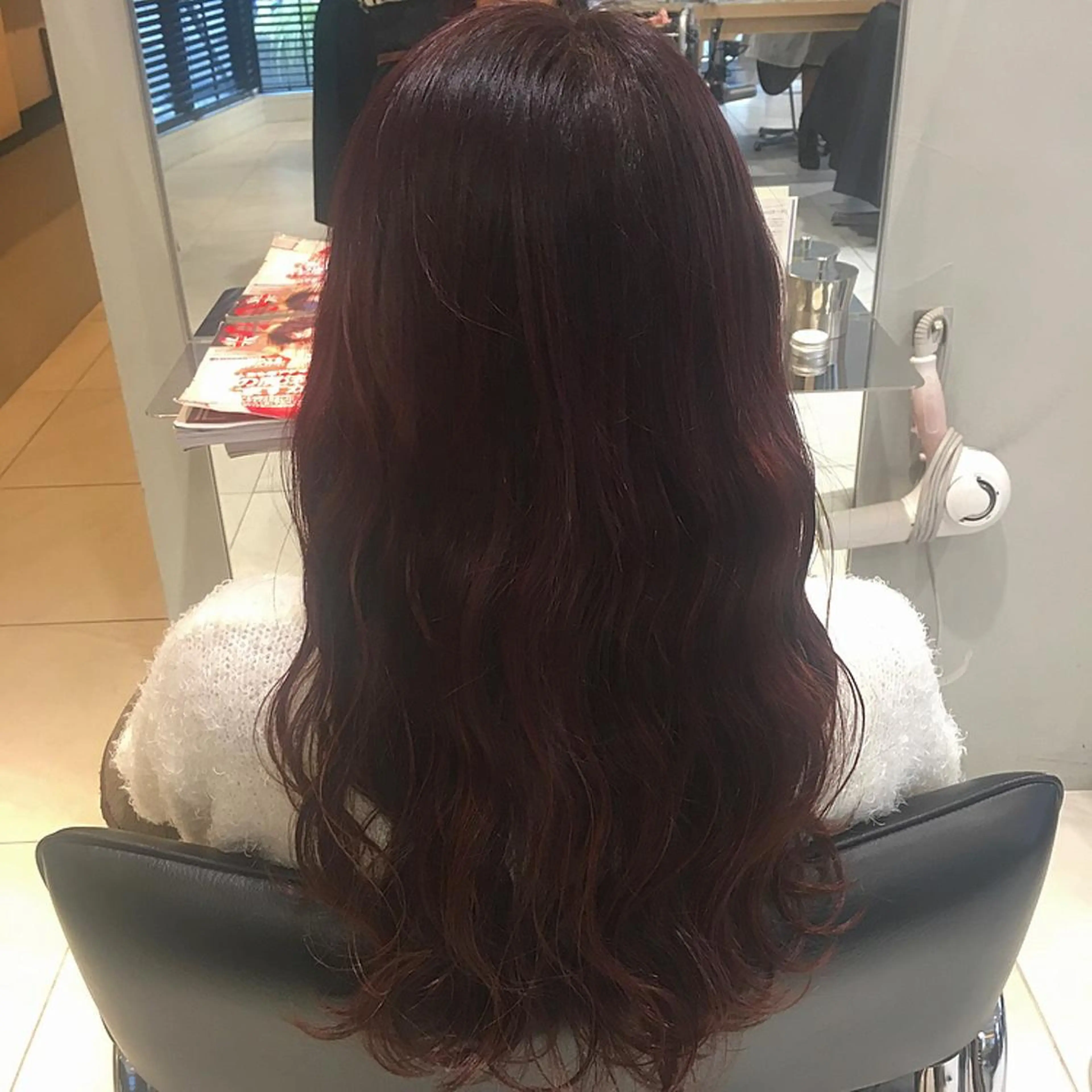 ロング カラー ヘアカラー トリートメント 荒木 依莉亜のヘアスタイル