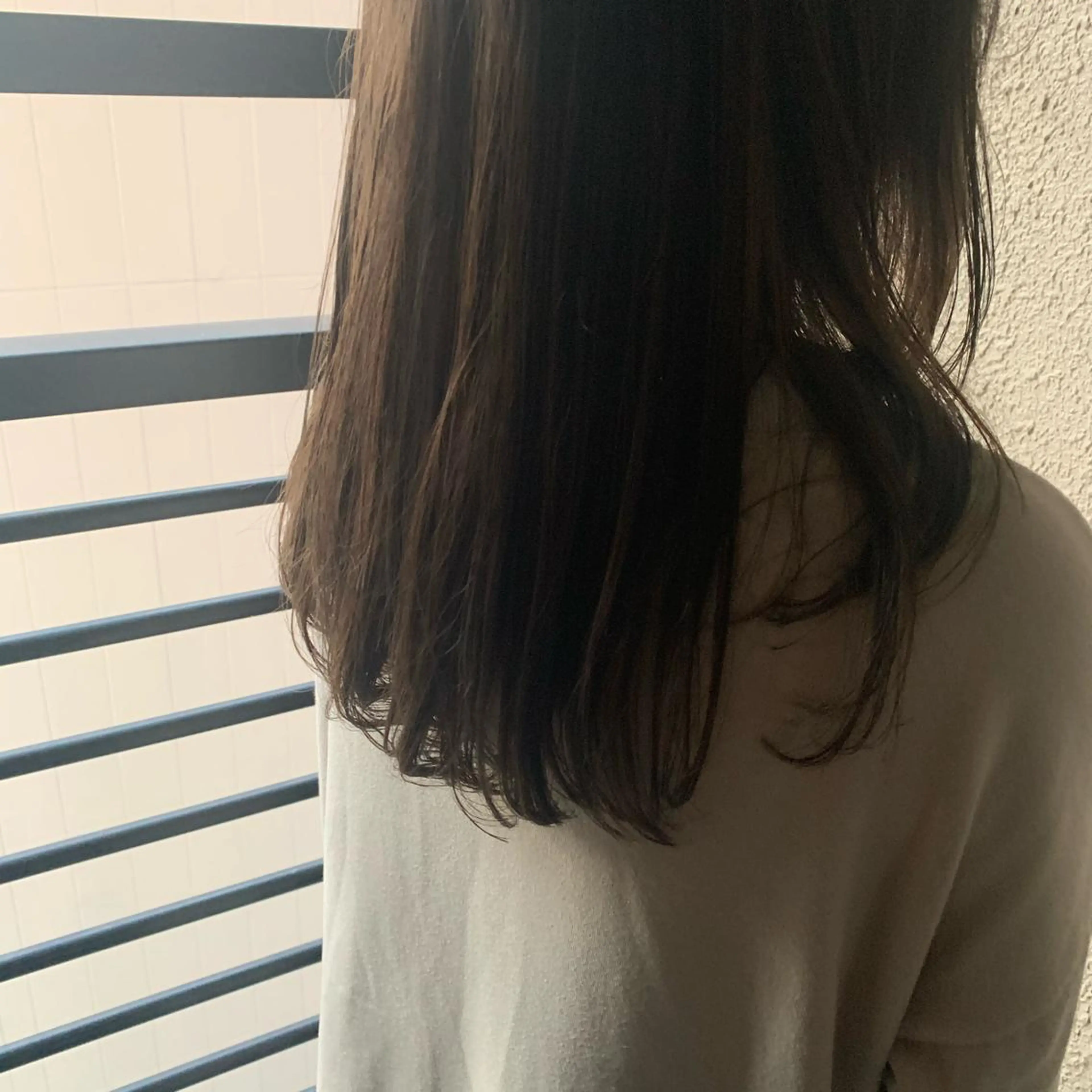 セミロング カラー アッシュ アッシュグレー chouette/ 根本優希のヘアスタイル