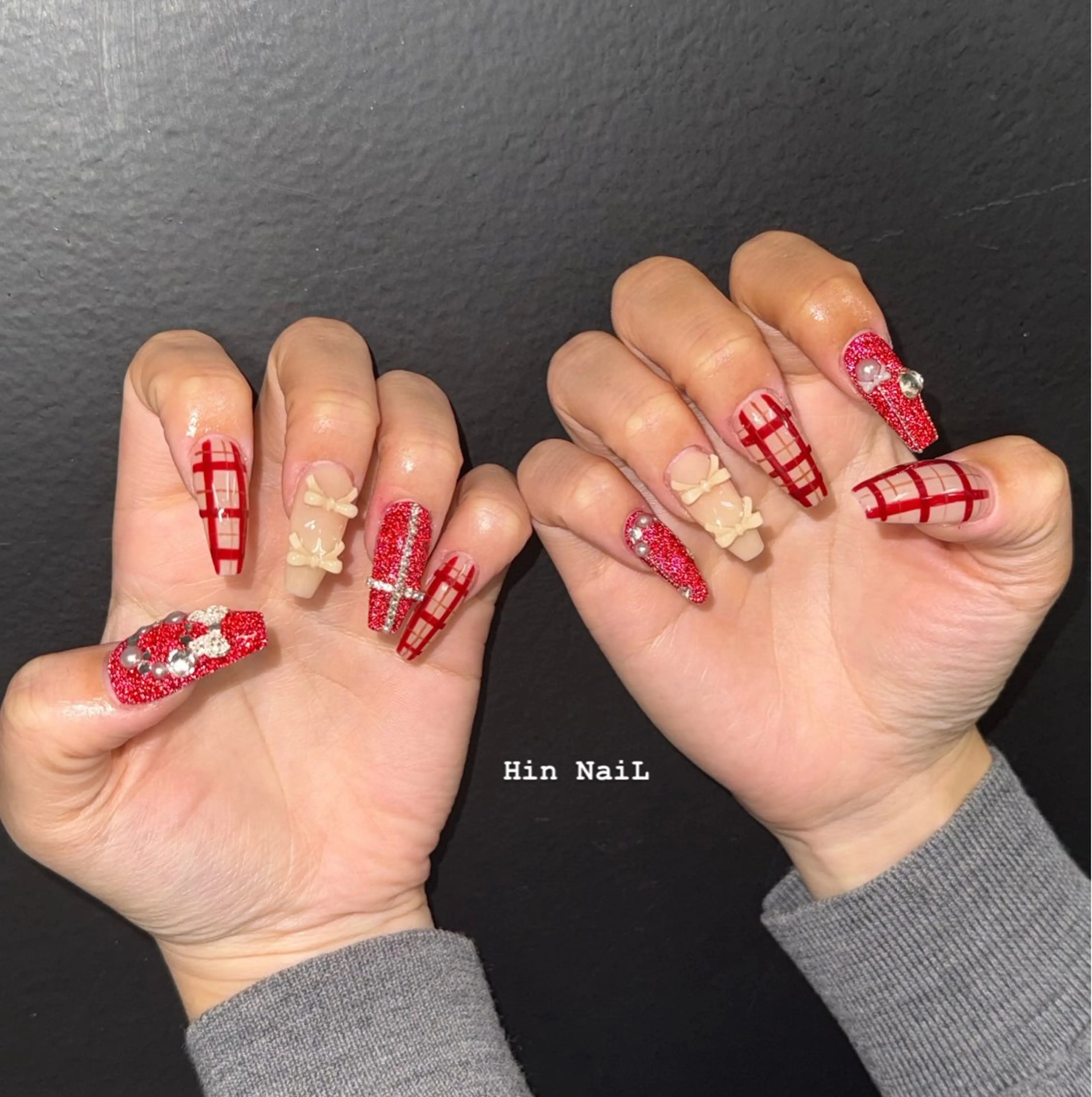 ネイル ボルドー チークネイル フレンチネイル グラデーション キラキラネイル ハンドネイル HIN NAILのネイルデザイン