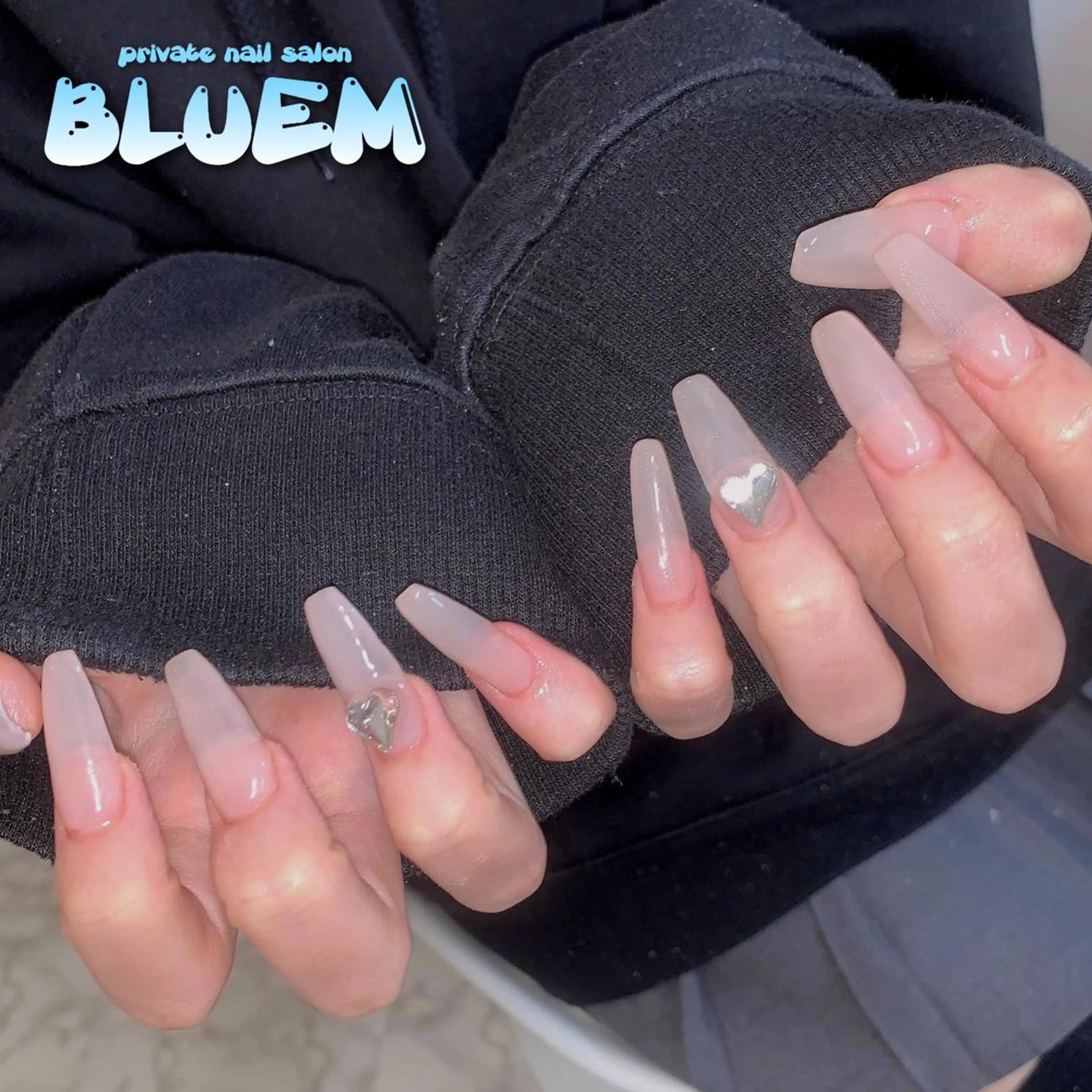 ネイル BLUEM なな🐶のネイルデザイン