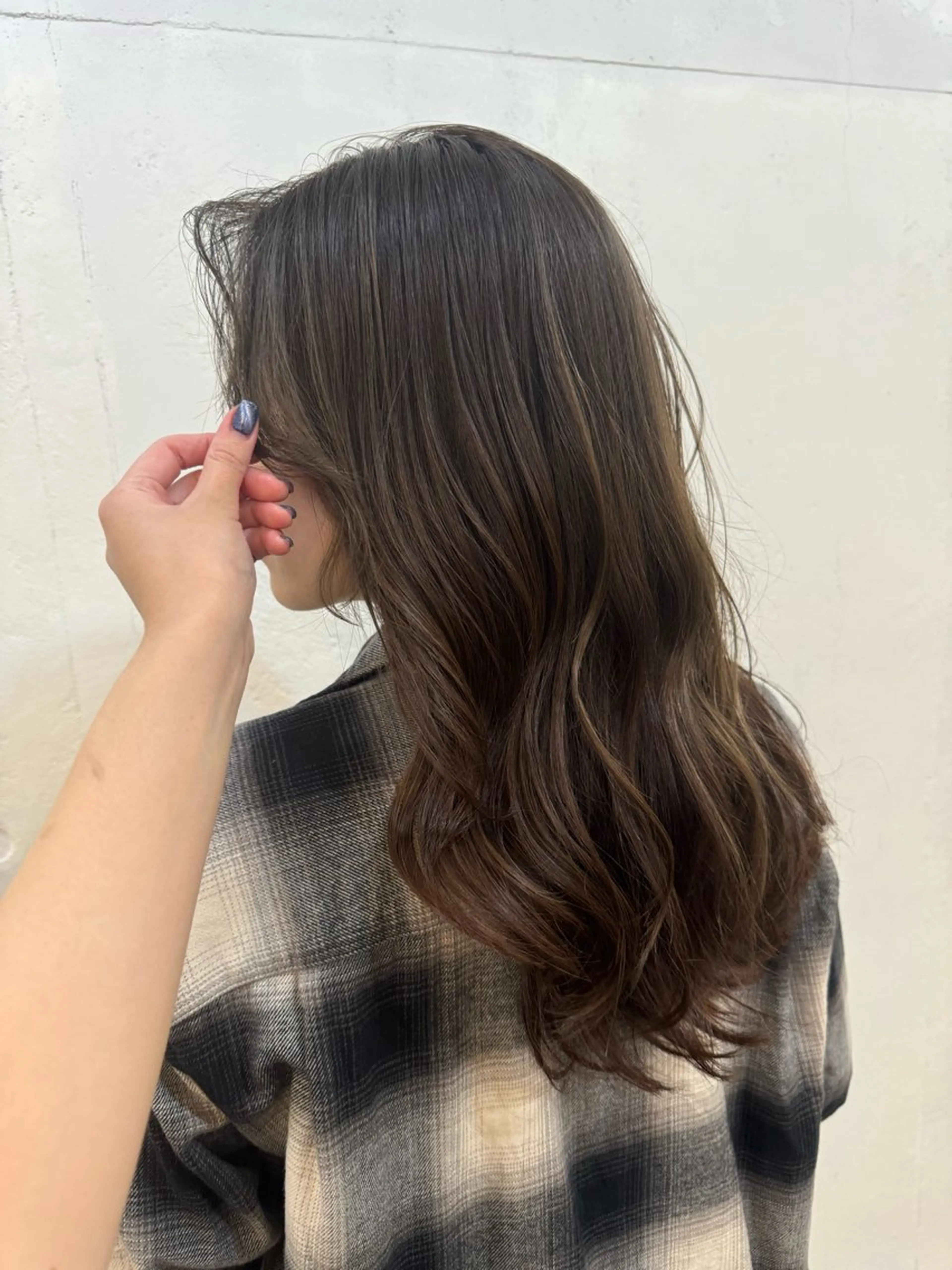 ロング カット ヘアカラー Farbe所属・顔まわりレイヤー 透明感カラー🩵🩵のヘアスタイル