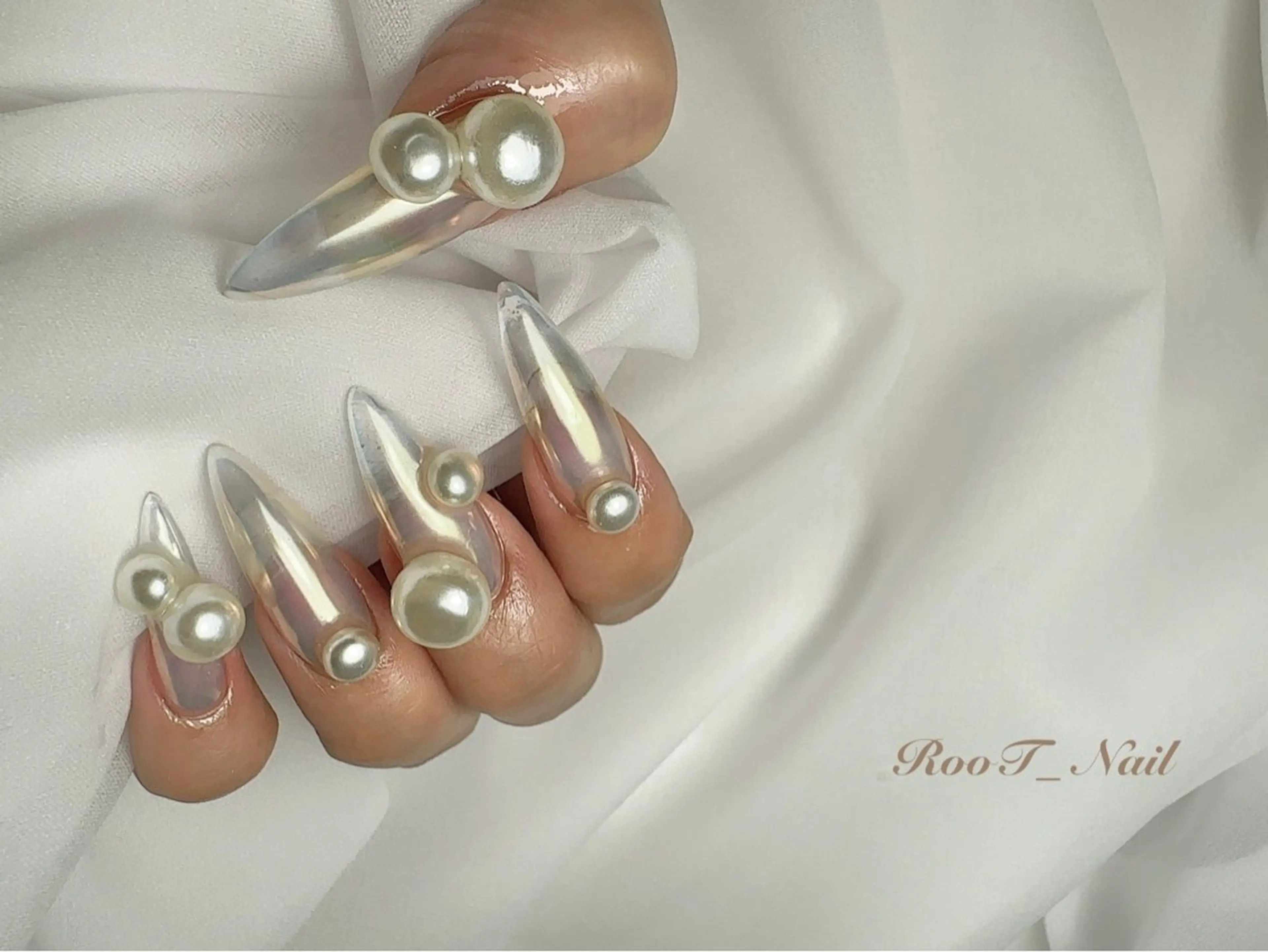 ネイル オーロラネイル ミラーネイル ハンドネイル RooT Nailのネイルデザイン