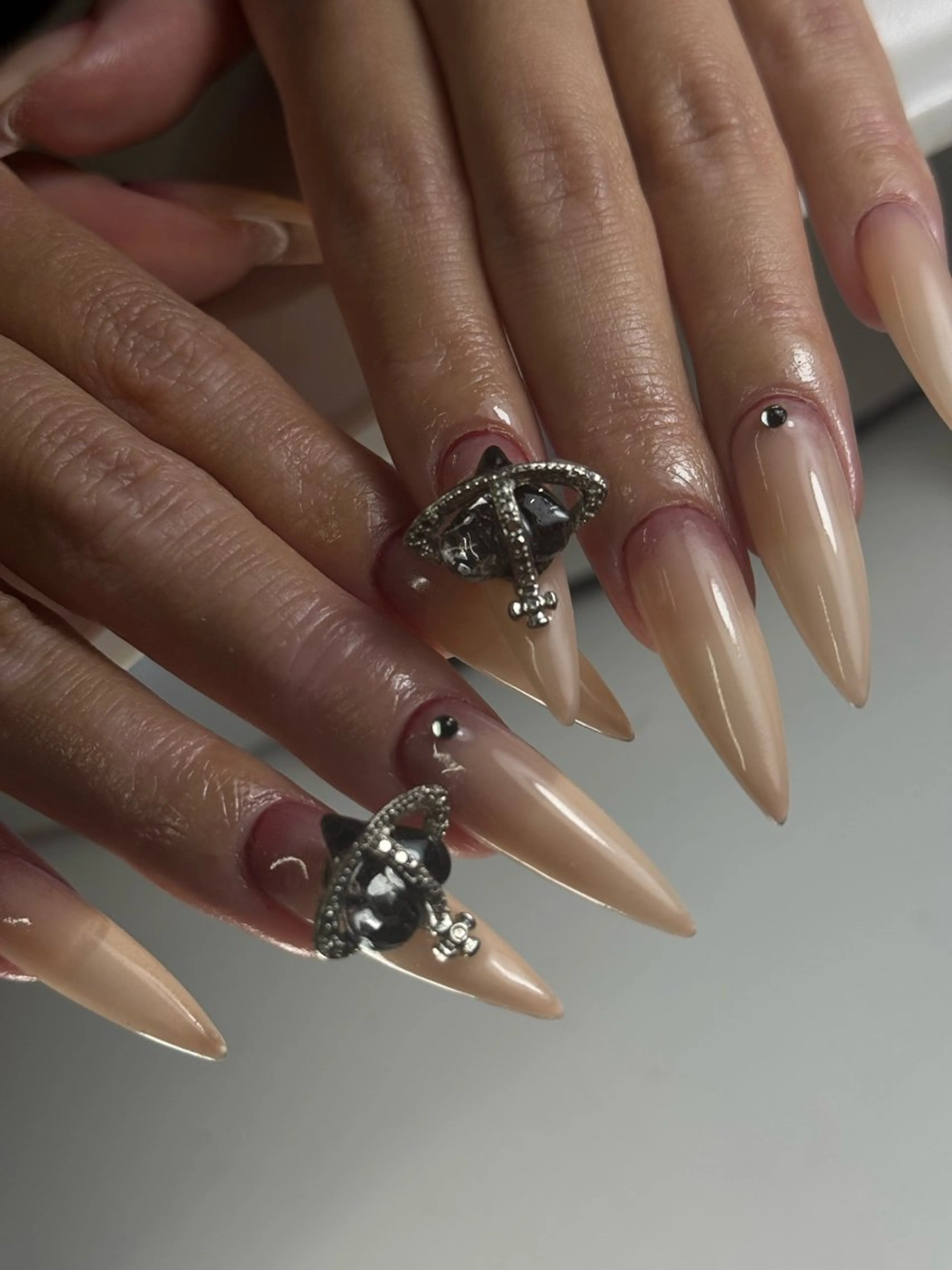 ネイル ハンドネイル 💊大阪/心斎橋 moni🧠のネイルデザイン