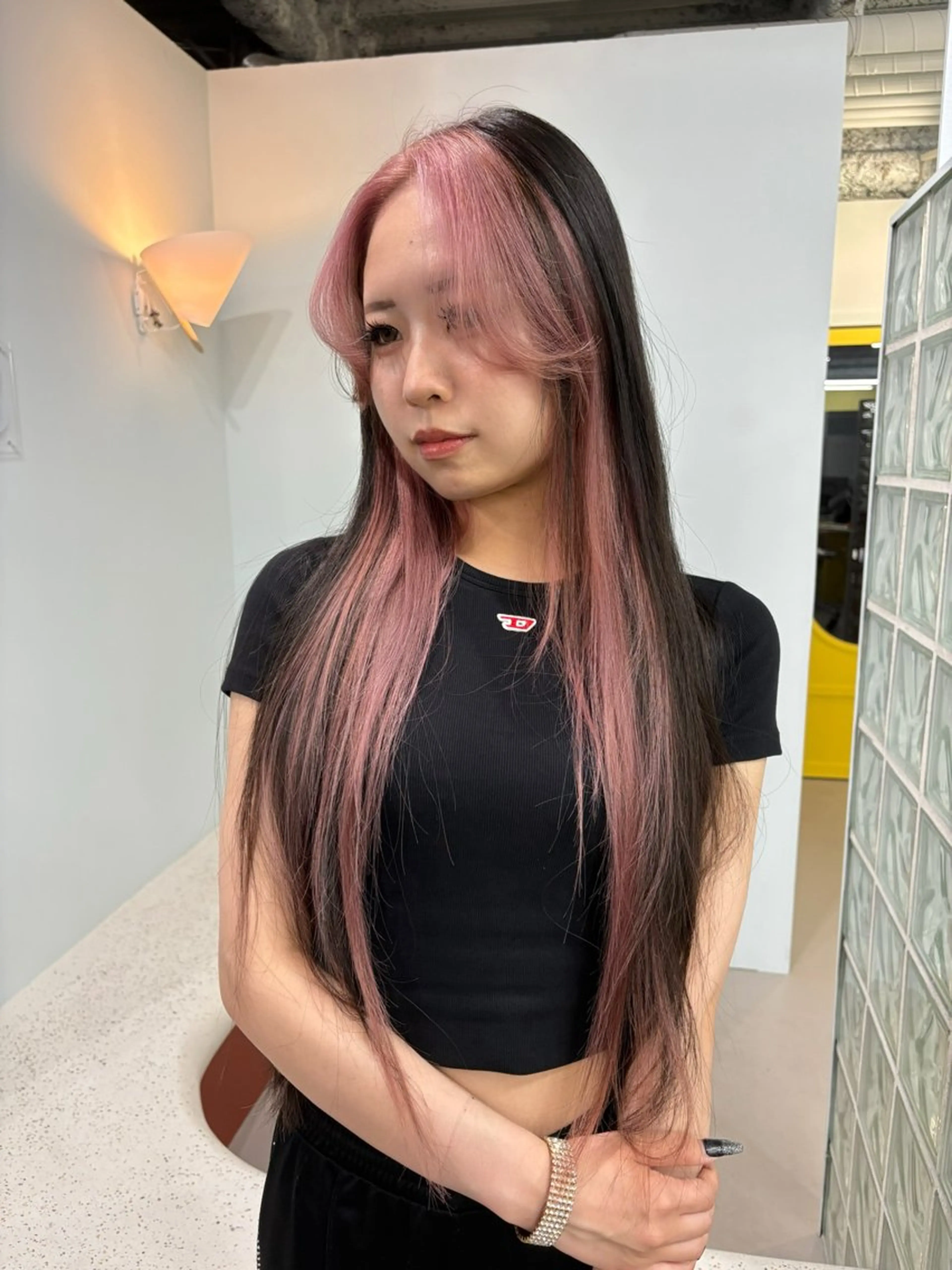 カラー ミストバング  フェイスフレーミング ピンクカラー ヘアカラー 【qulim】松尾 香透のヘアスタイル