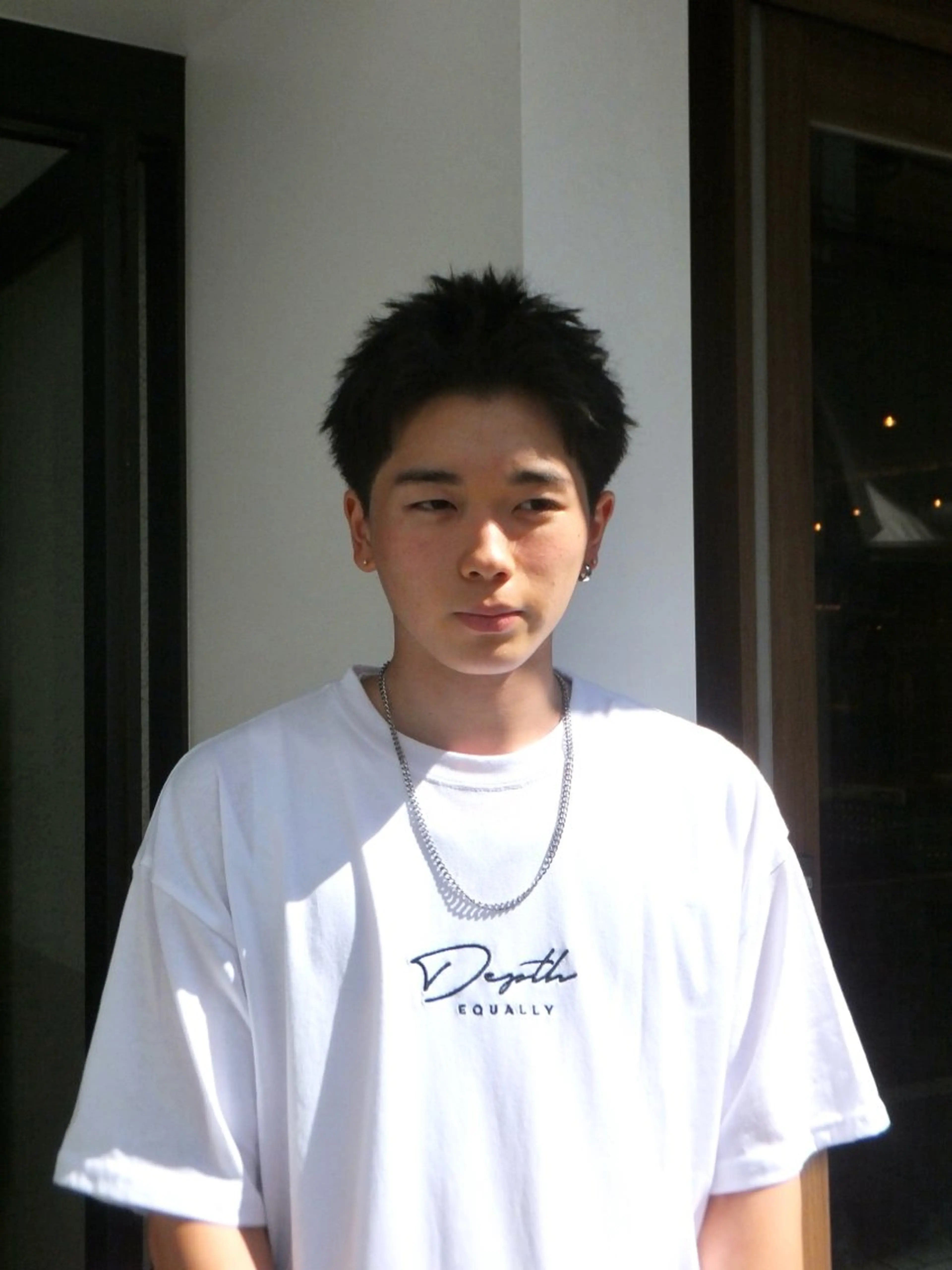 ショート メンズ 切りっぱなしボブ メンズブリーチ メンズハイライト メンズハイトーン メンズインナーカラー カット HARUKI🏔️/ メンズ/透けブラウンのヘアスタイル