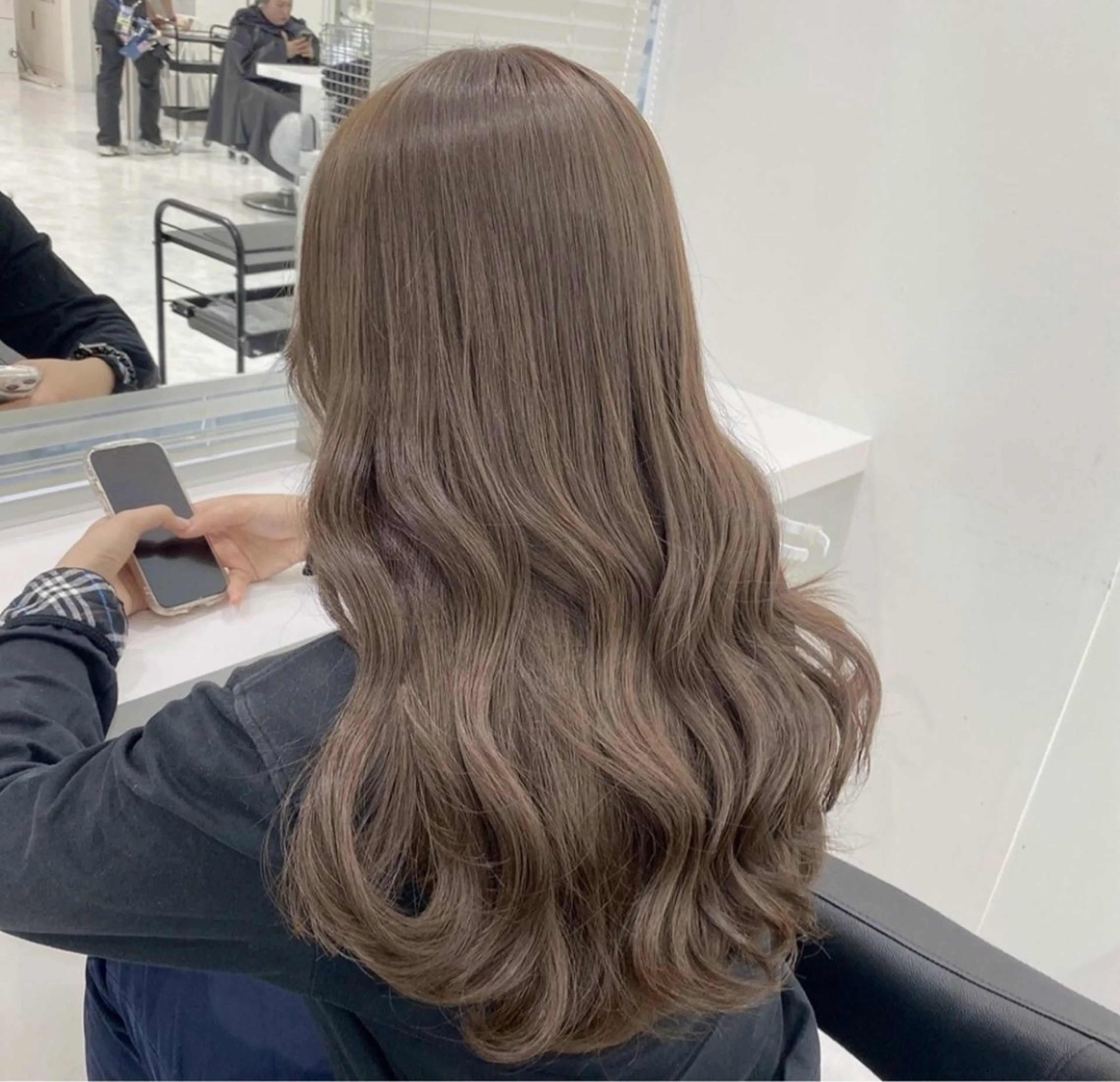 ロング カラー ヘアカラー トリートメント ヘッドスパ ヘアセット 𓏸レイヤー髪質改善 透けカラーカノン🫧のヘアスタイル