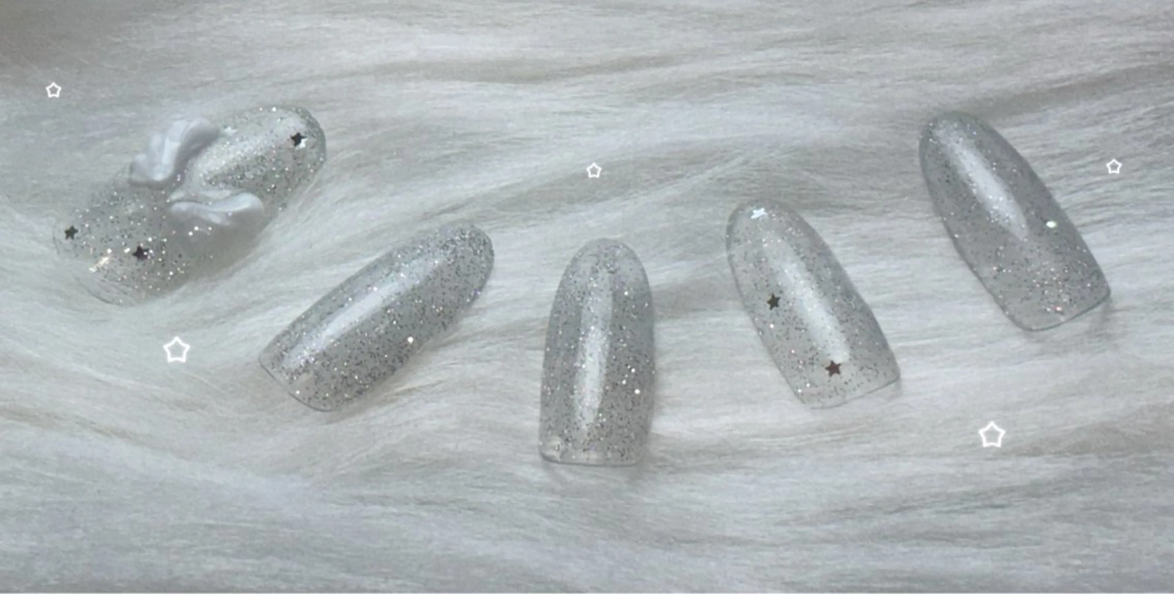 【オフなし】ハンドワンカラー➕2本アートφ(･ω･ )🎀꙳⟡♥の写真