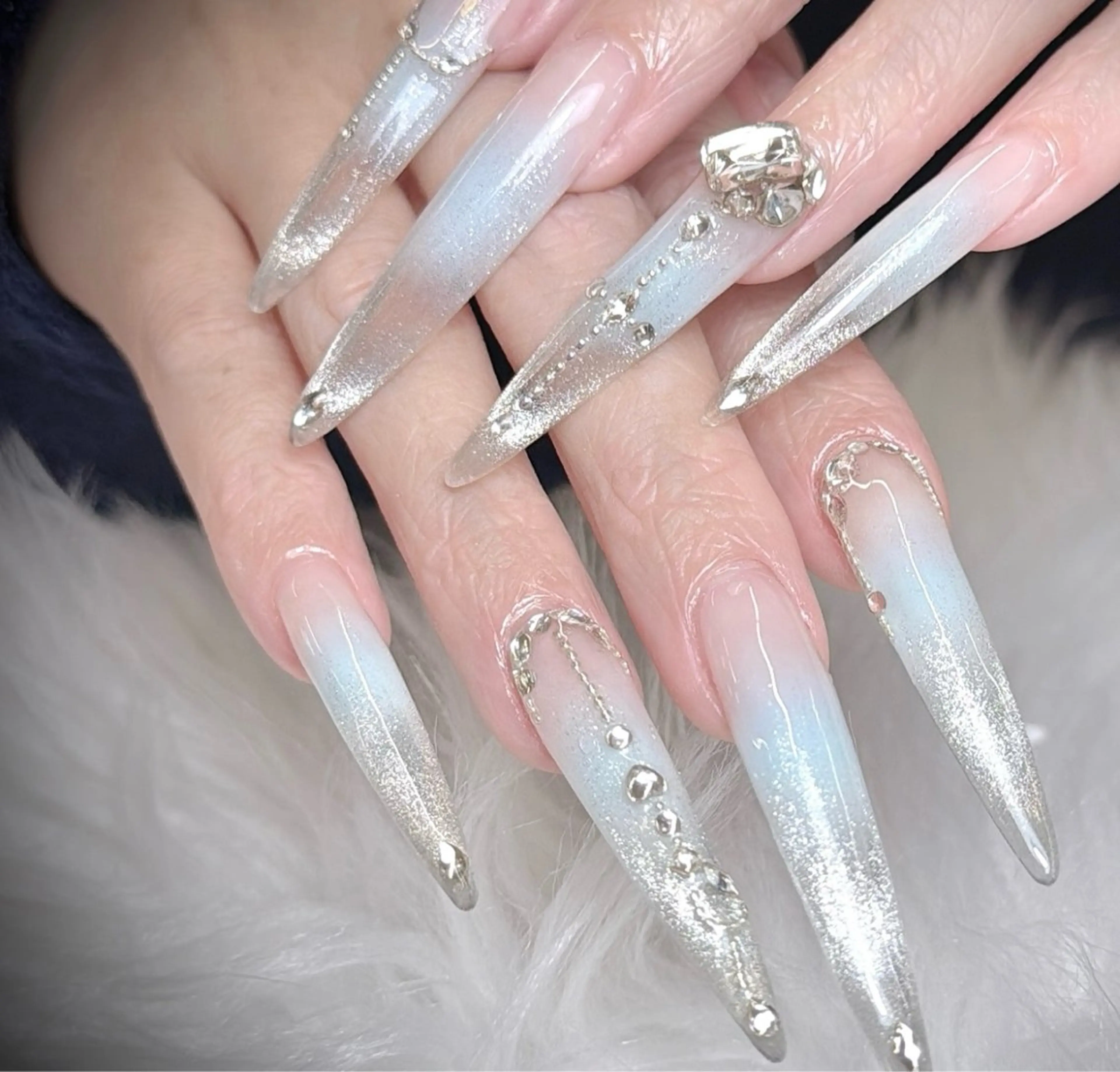 ネイル オーロラネイル ブラウン フラッシュネイル フラワーネイル ホログラムネイル ハンドネイル REI NAIL1のネイルデザイン
