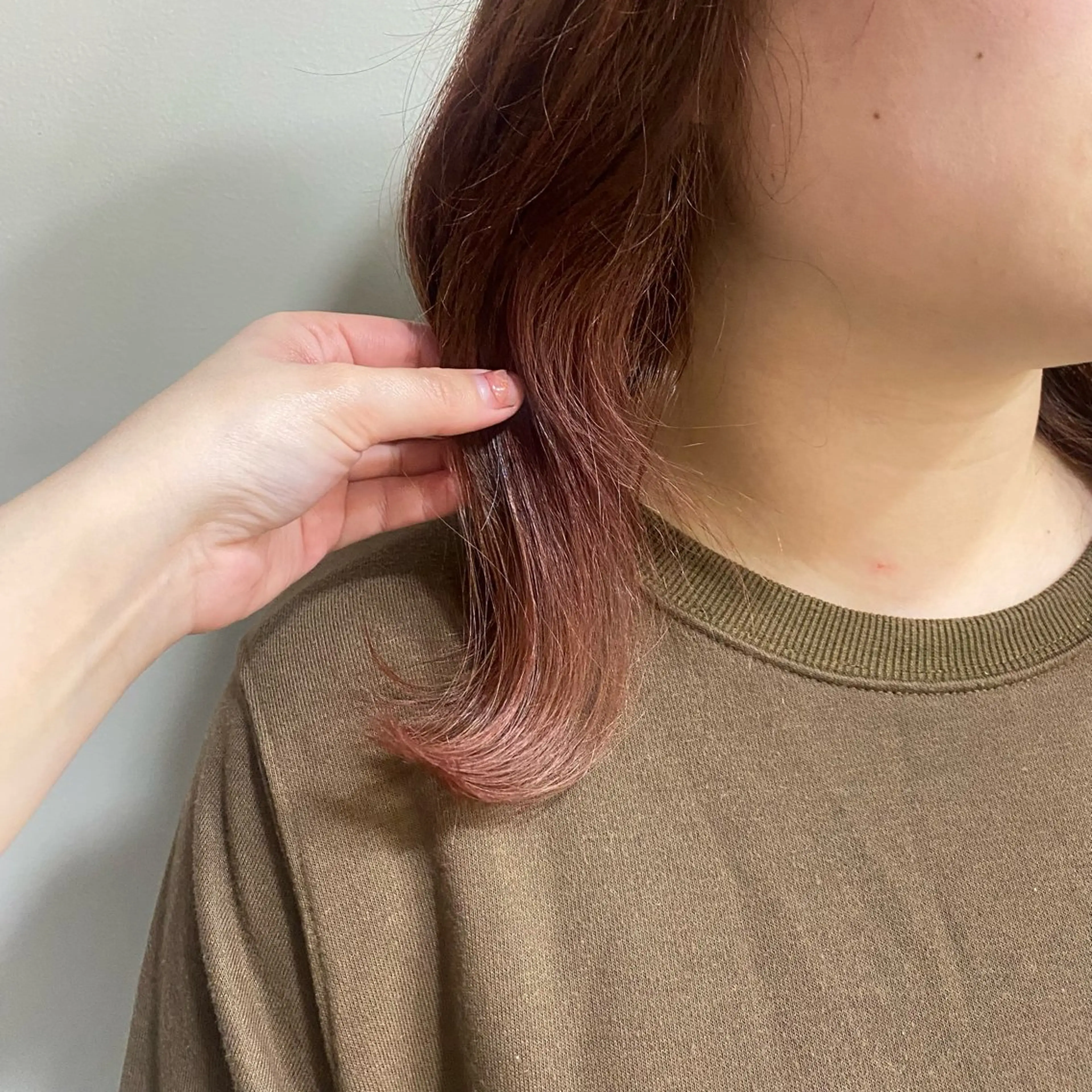 【耳にかけるとカワイイ🍒✨】インナーカラーカットの写真