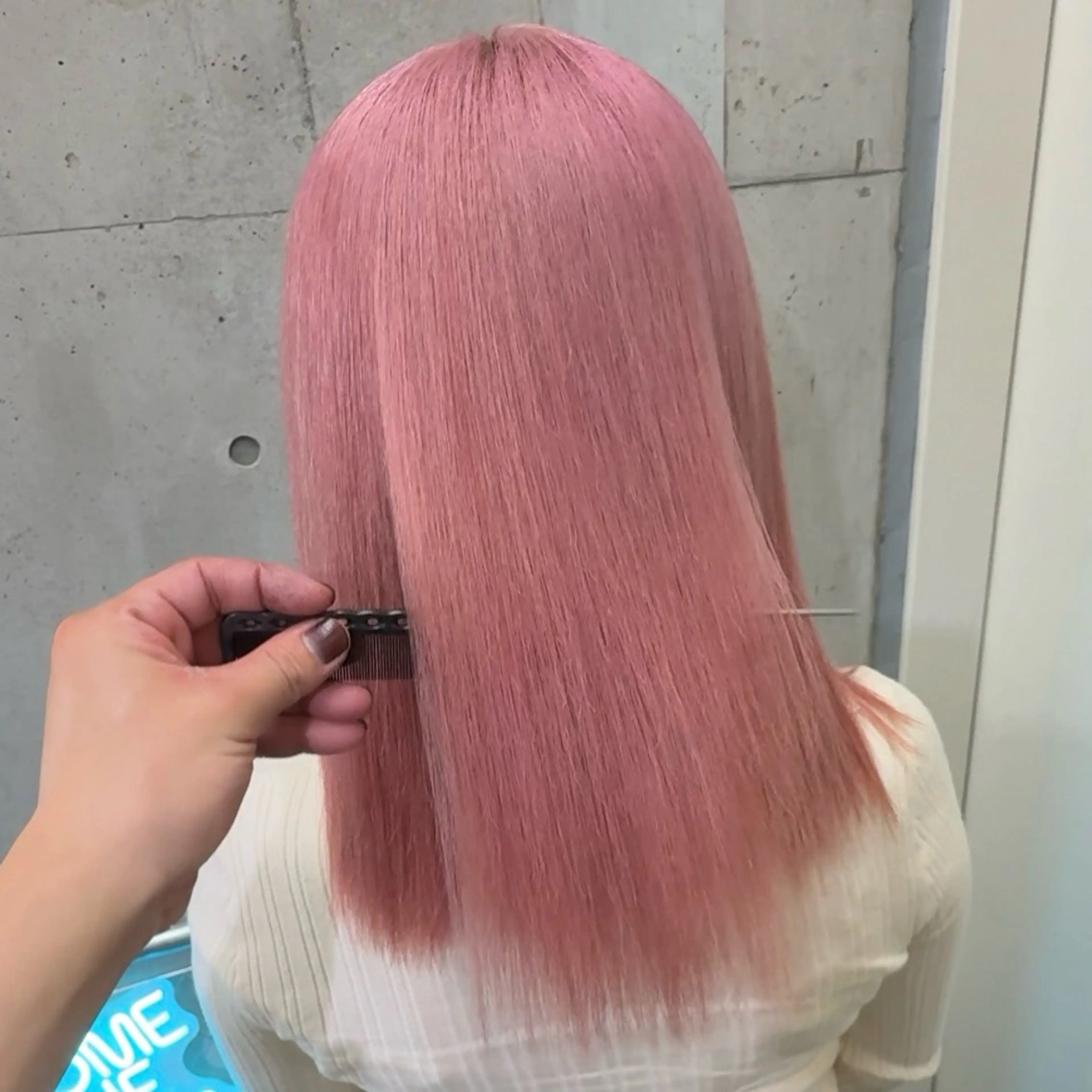 セミロング カラー ✨ブリーチ支持No1 複雑履歴修正/舘岡のヘアスタイル